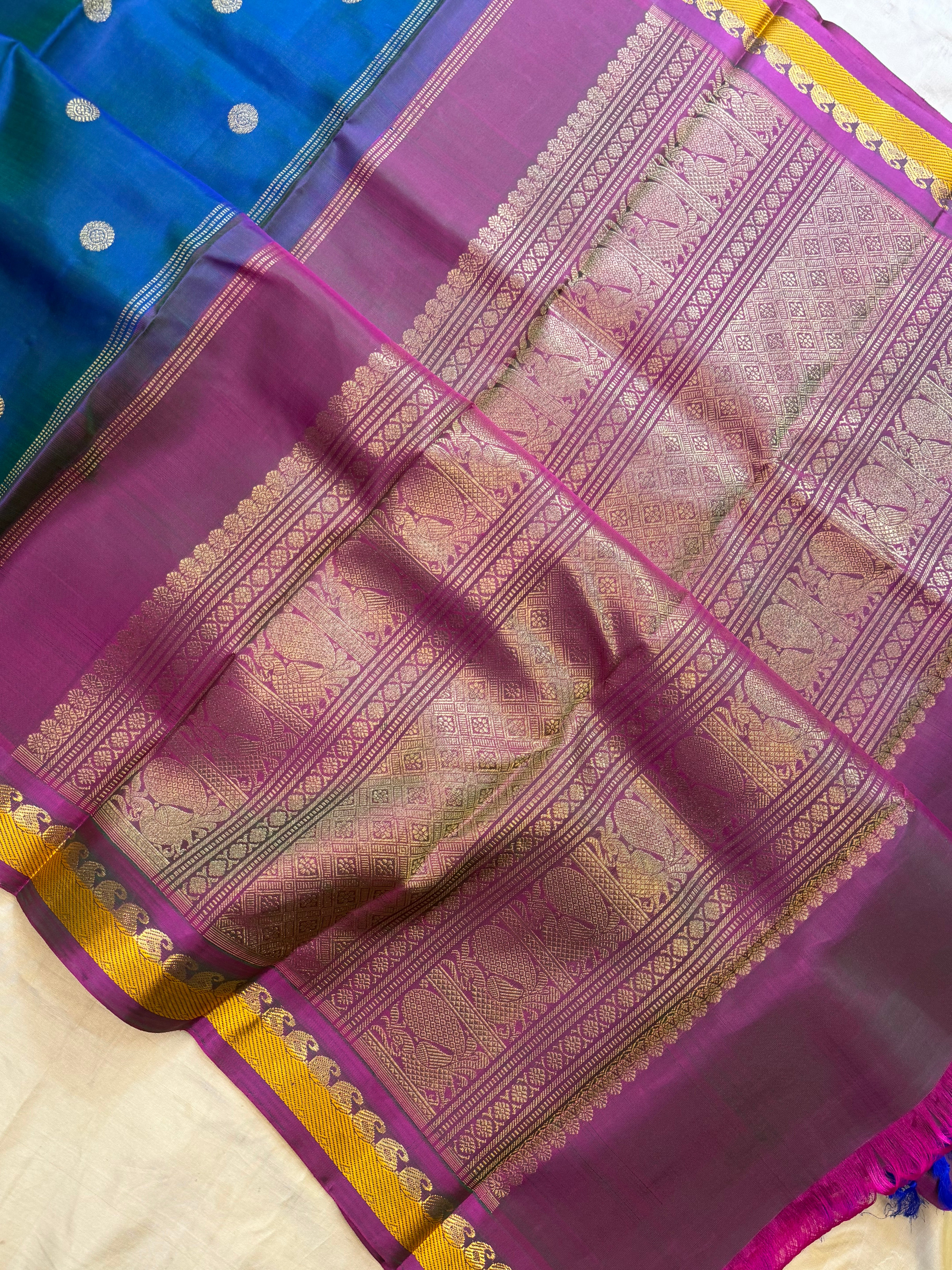 Permam : mayilkazhuthu manga pet  / Kanjipuram silk CL6231
