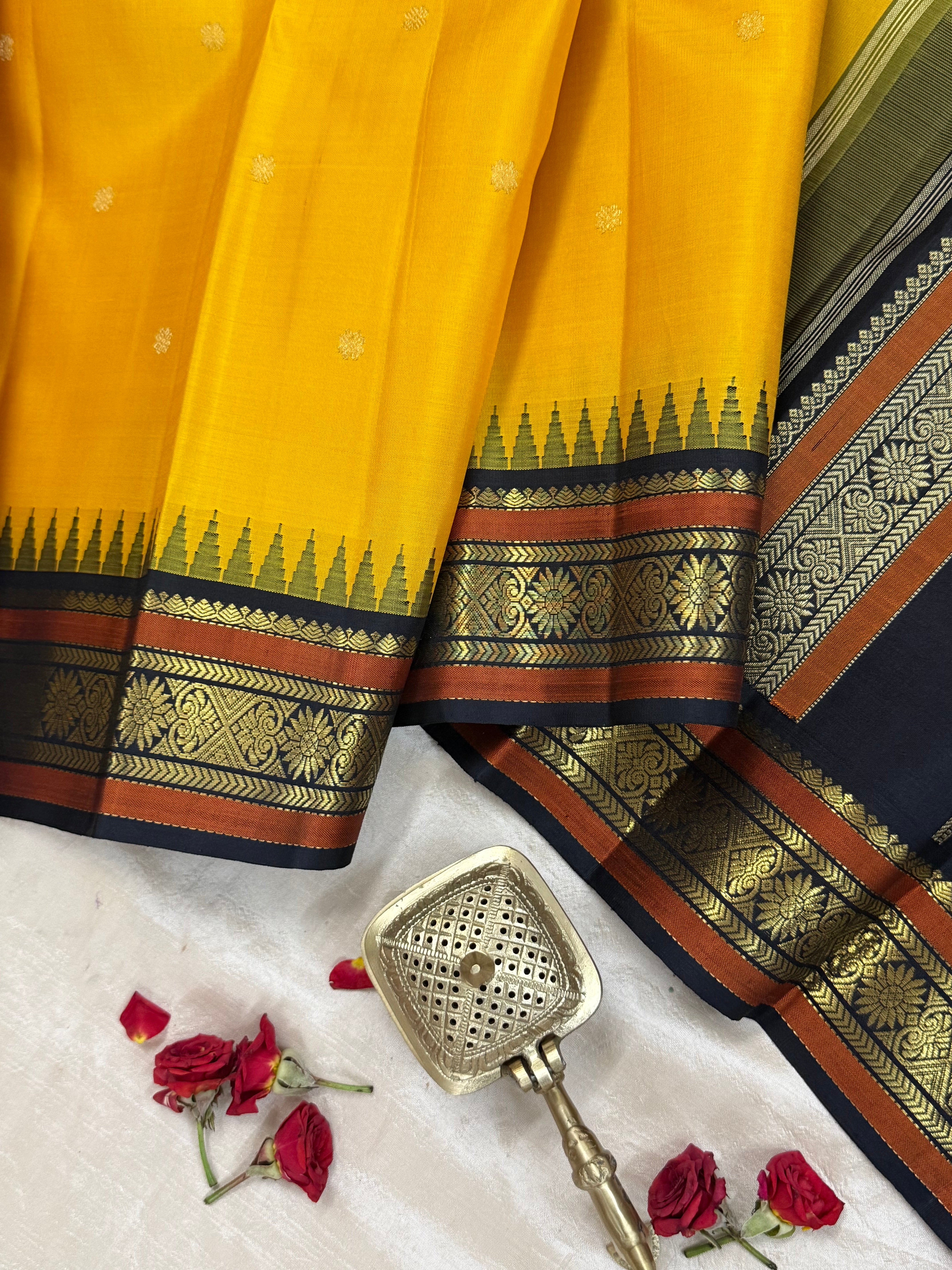 Mambalam manjal and black kai korvai / Kanjipuram silk