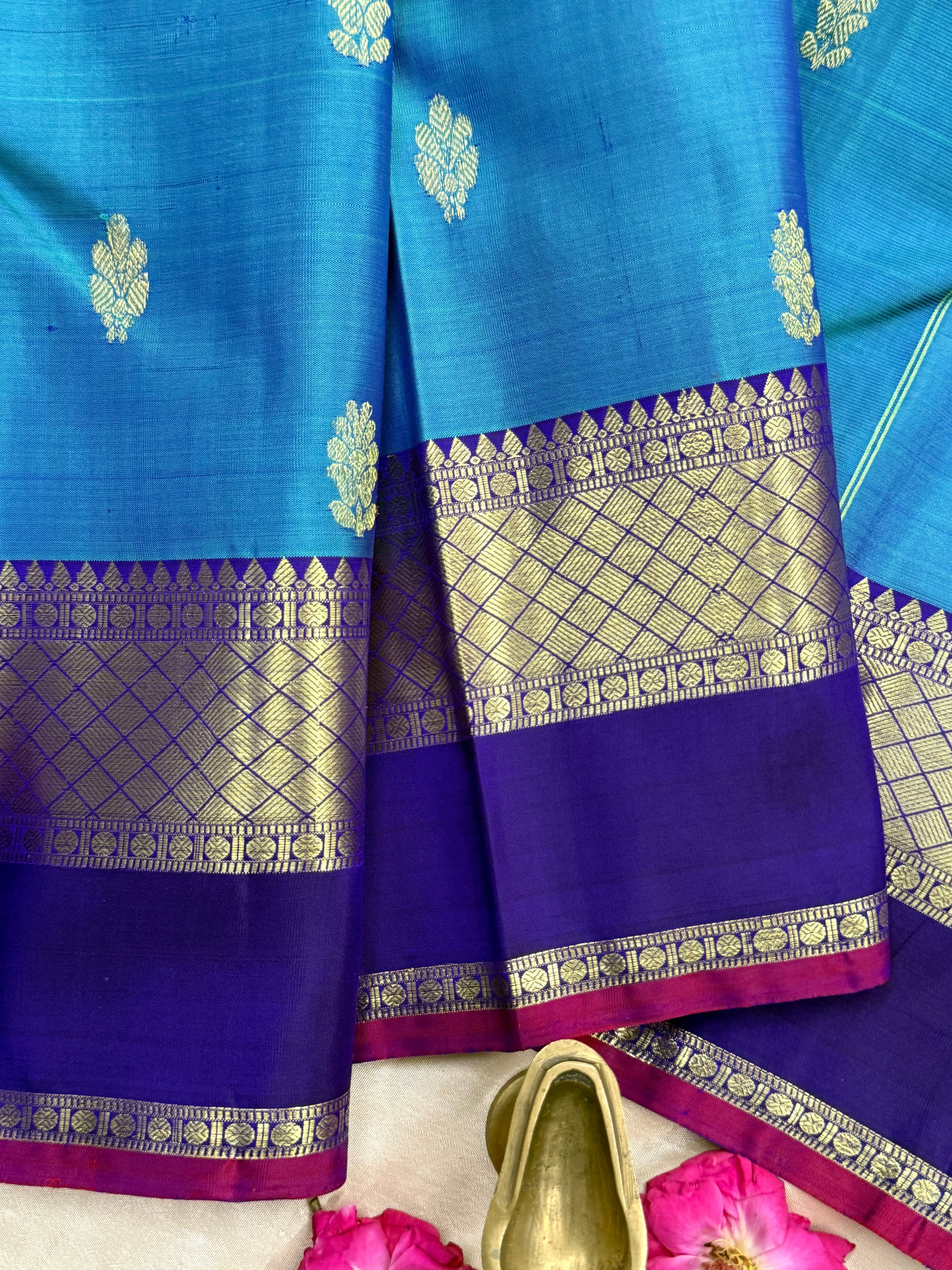 Blue shot green kaal erangina border / Arani silk