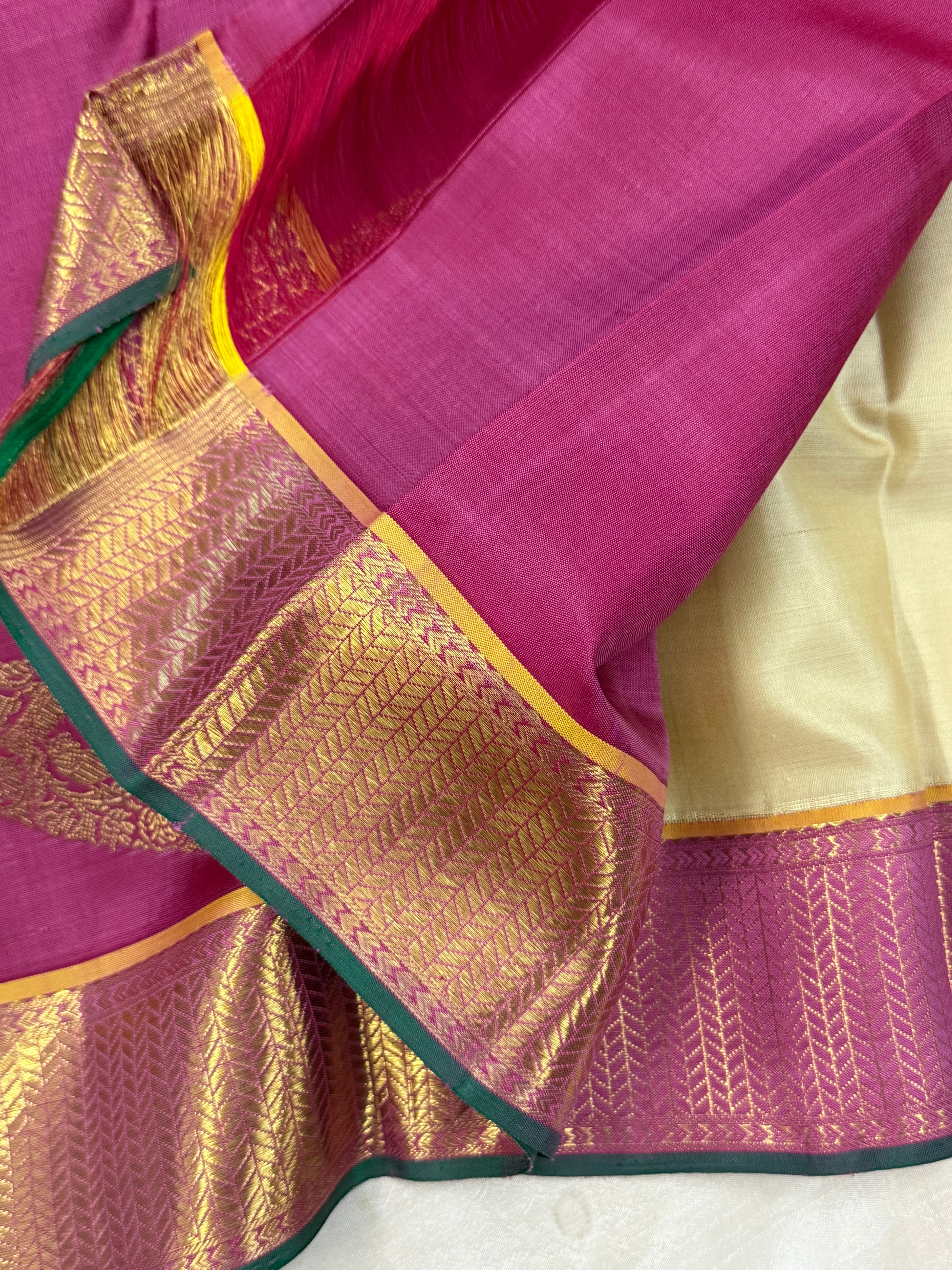 Cremish and pink kai korvai unique pallu/ Kanjipuram silk
