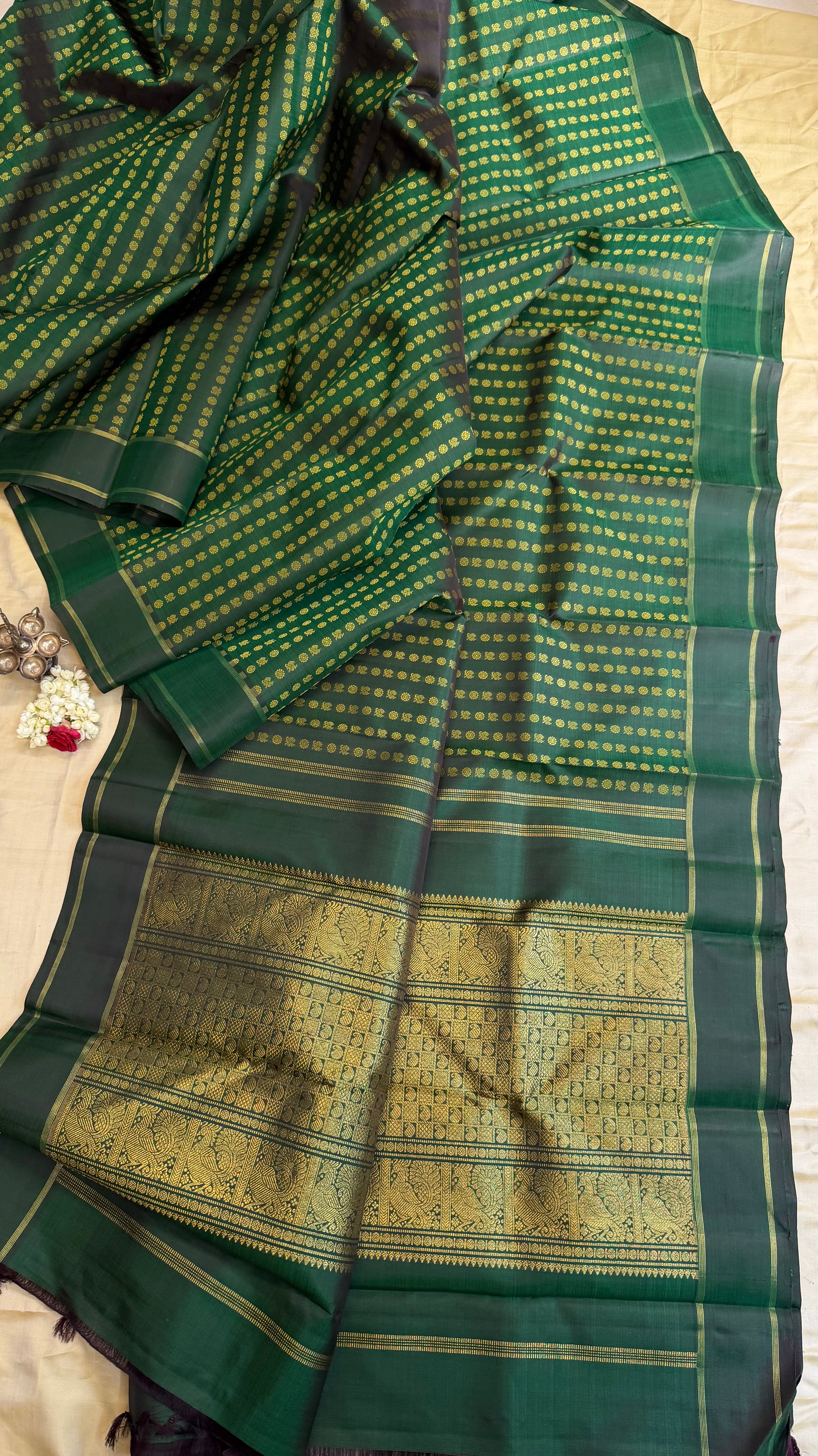 Dark green thread butta / kanjipuram silk