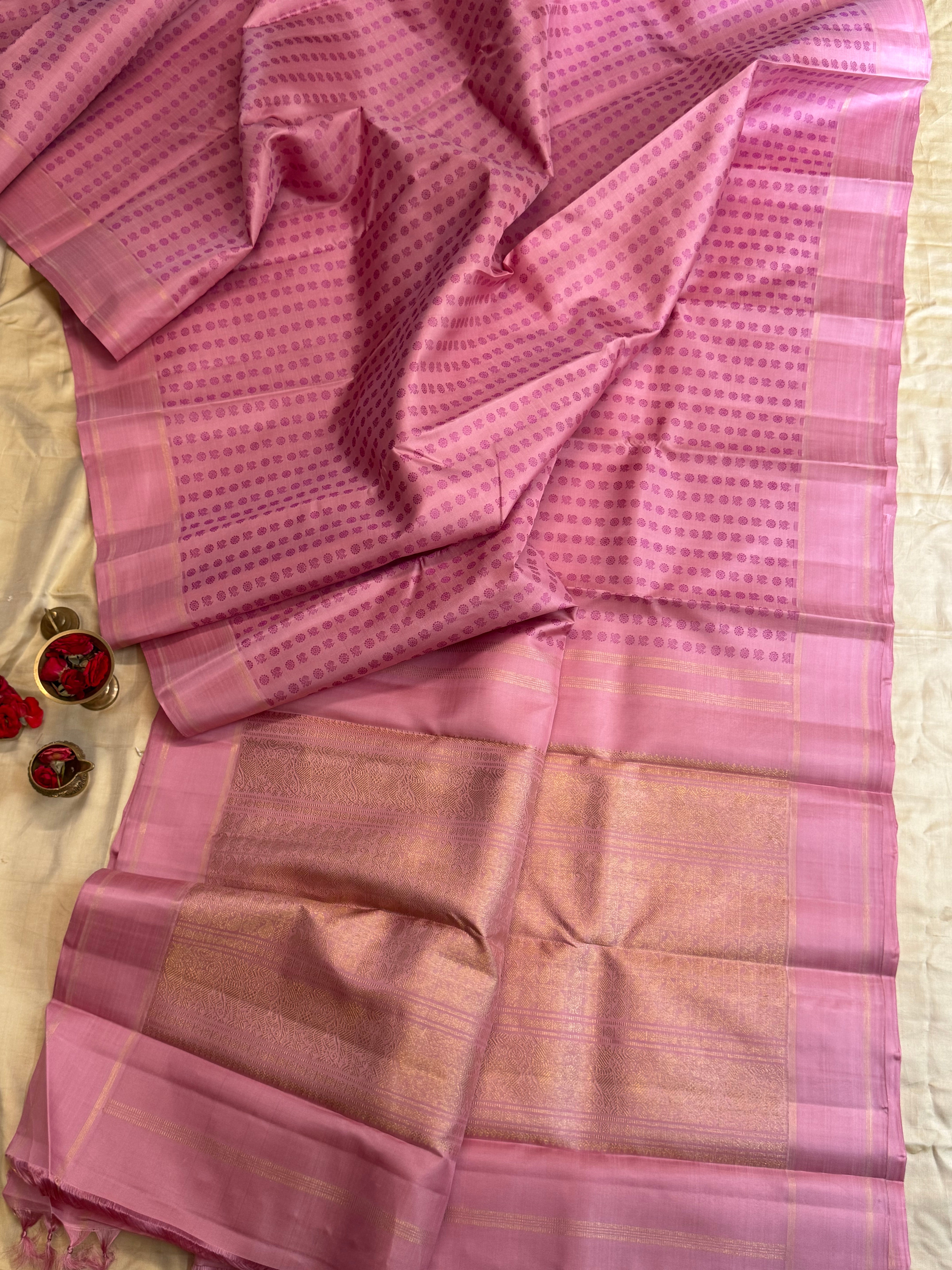 Pastel pink thread butta / Kanjipuram silk