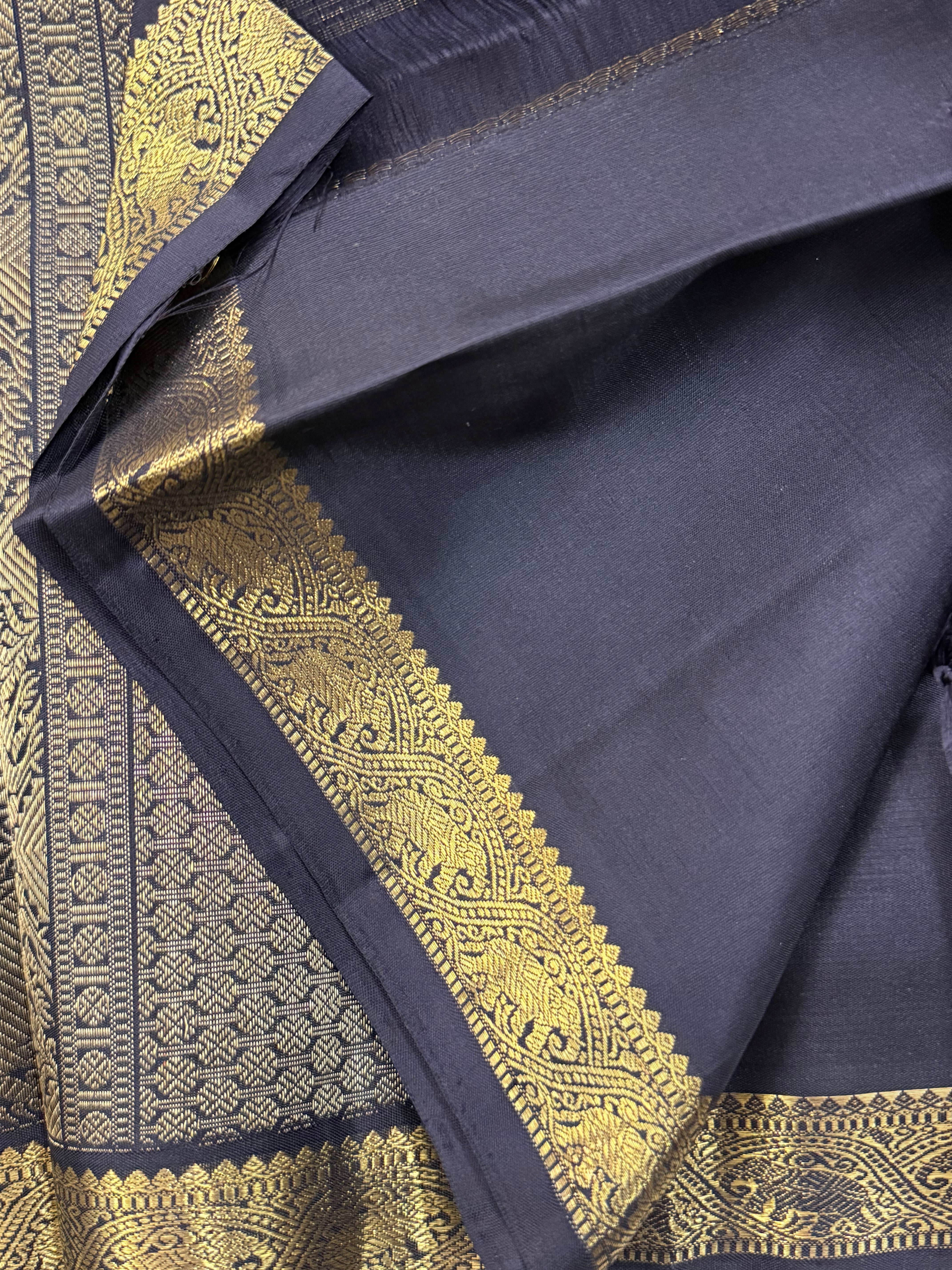 Black small border/ Kanjipuram silk CL8482