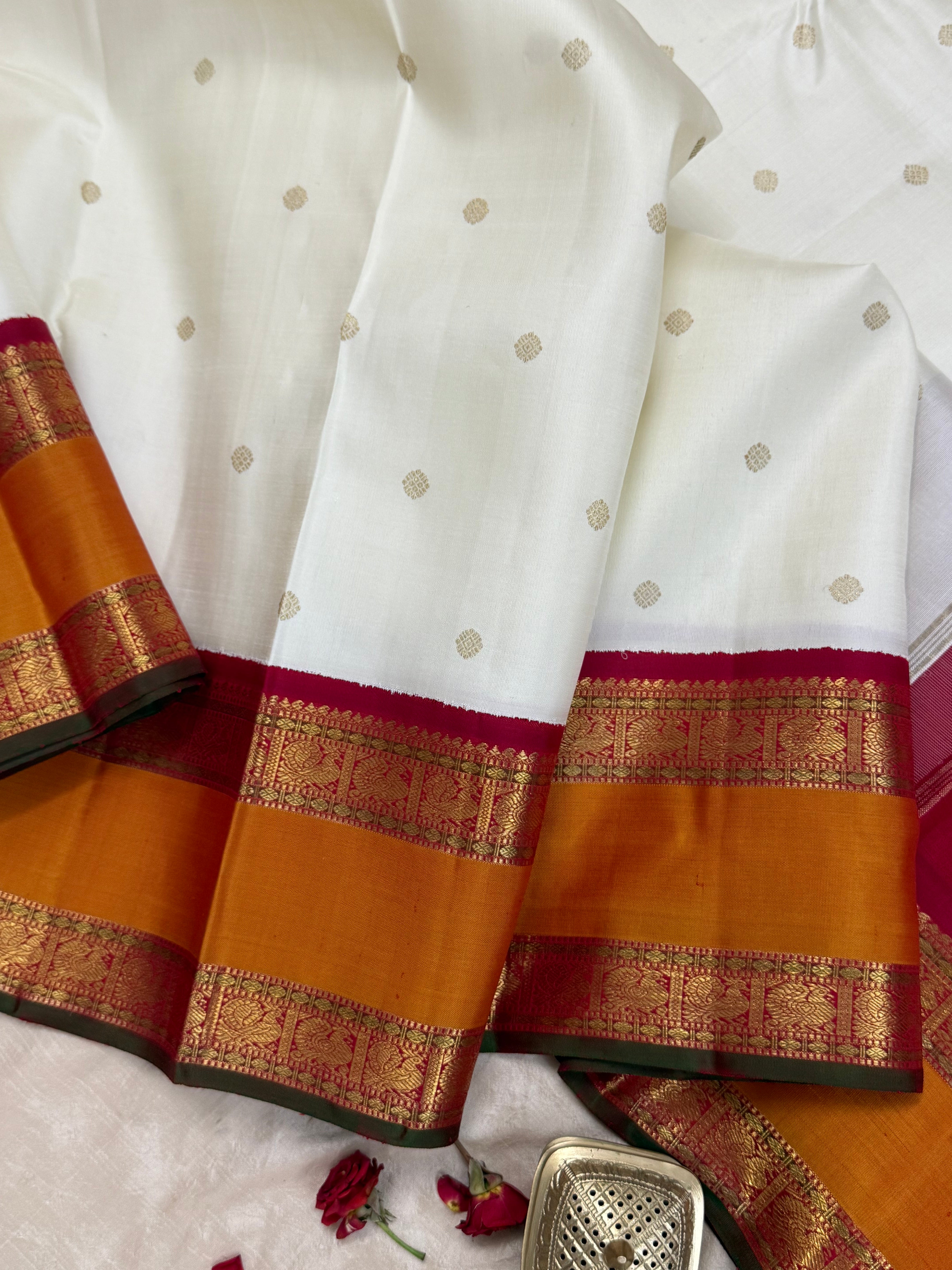 Offwhite and araku rettapet border kai korvai/ Kanjipuram silk