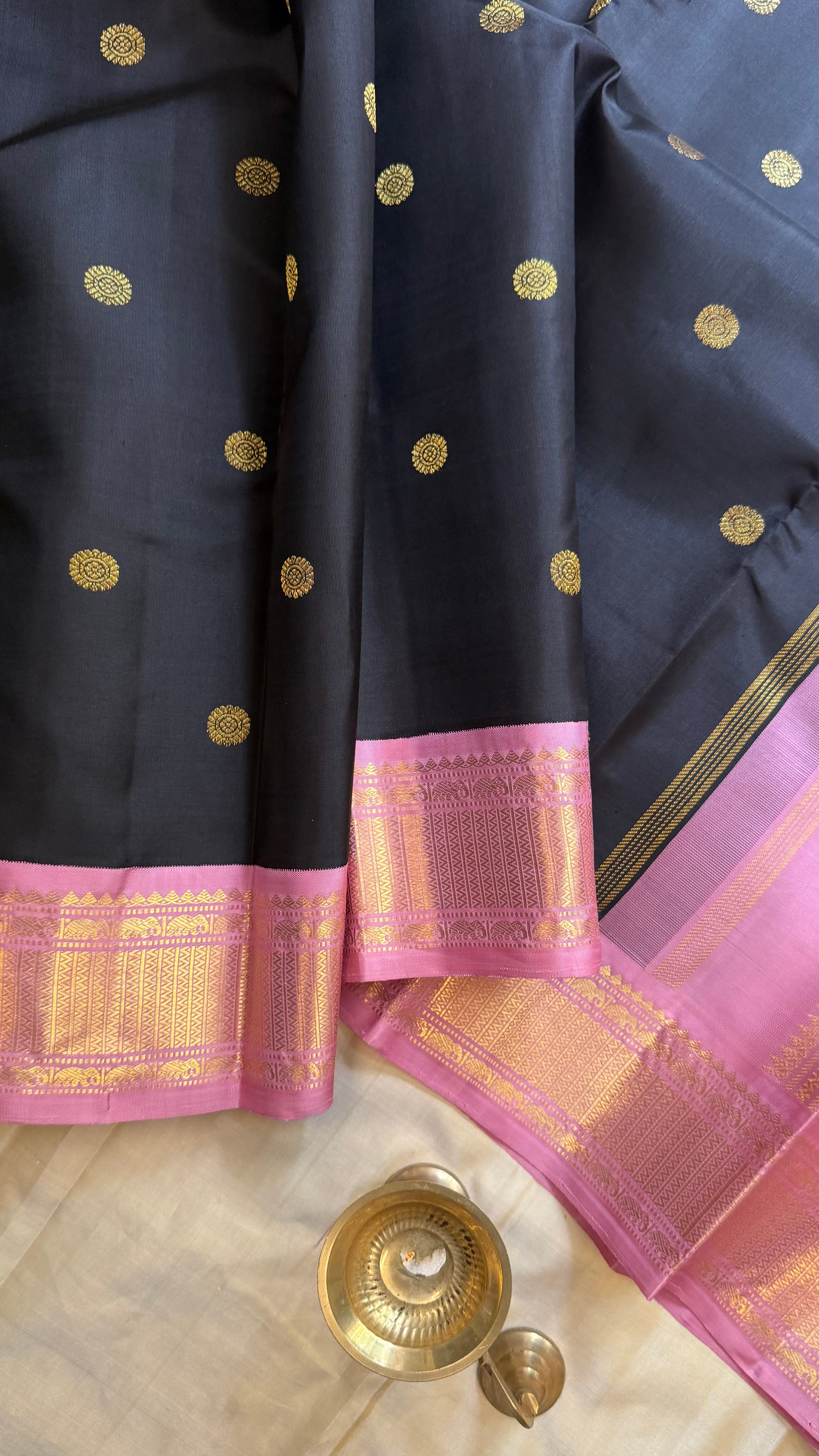 Vizhli: Black baby pink Korvai / Kanjipuram silk