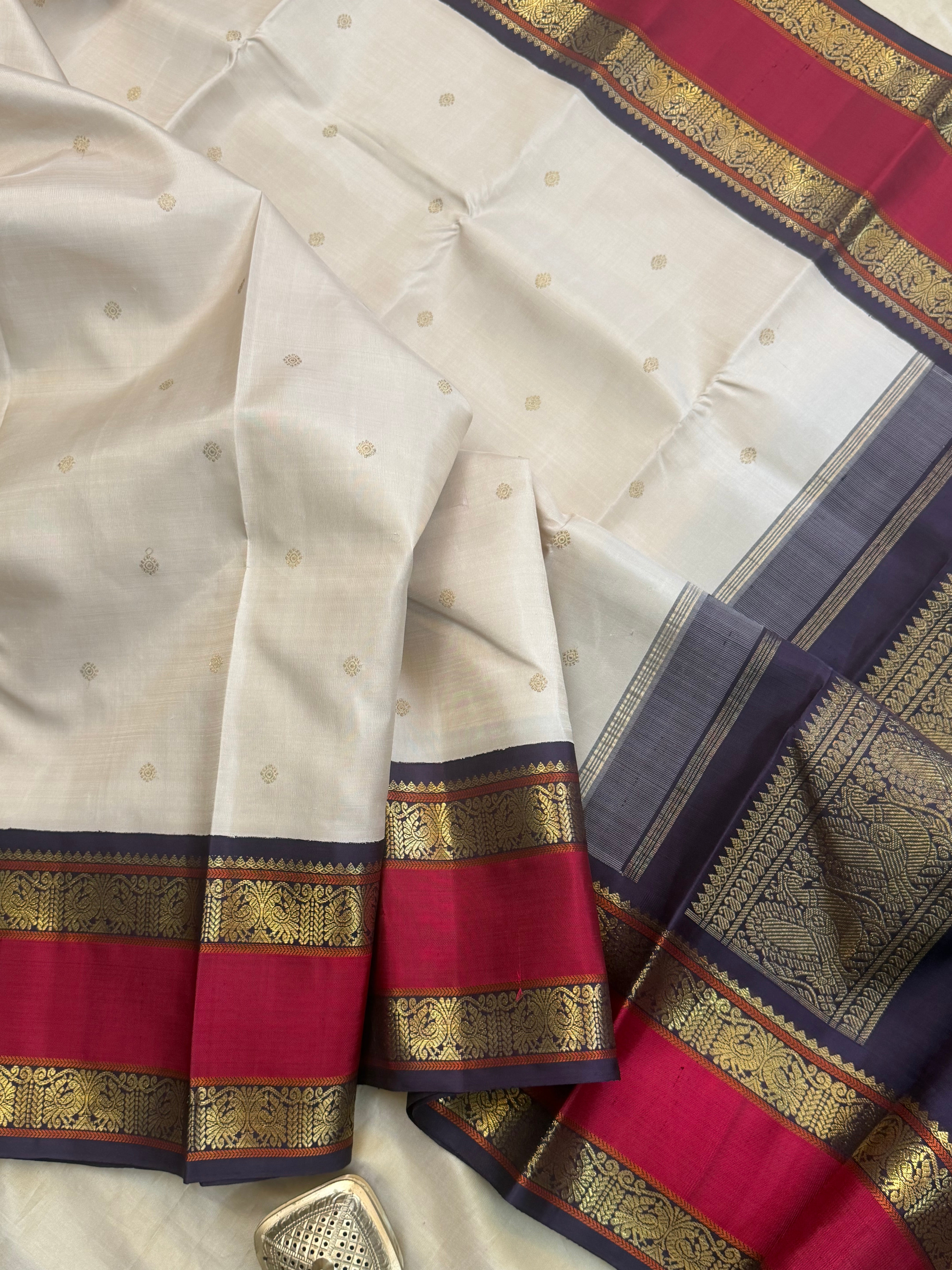 Onam collection: ivory beige retta pet Korvai / pure zari Kanjipuram silk