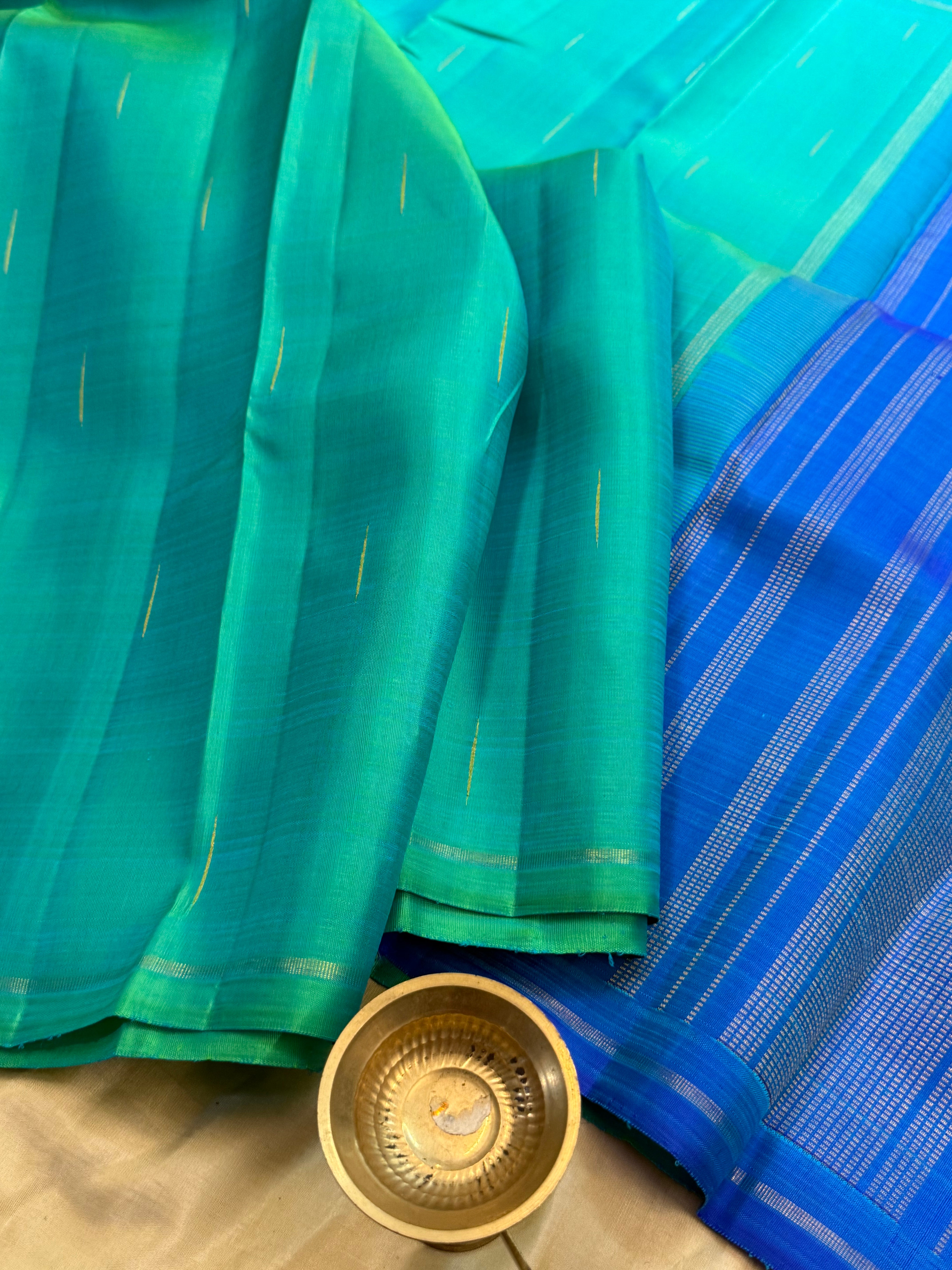 Blue shot green malli moggu/ Kanjipuram silk