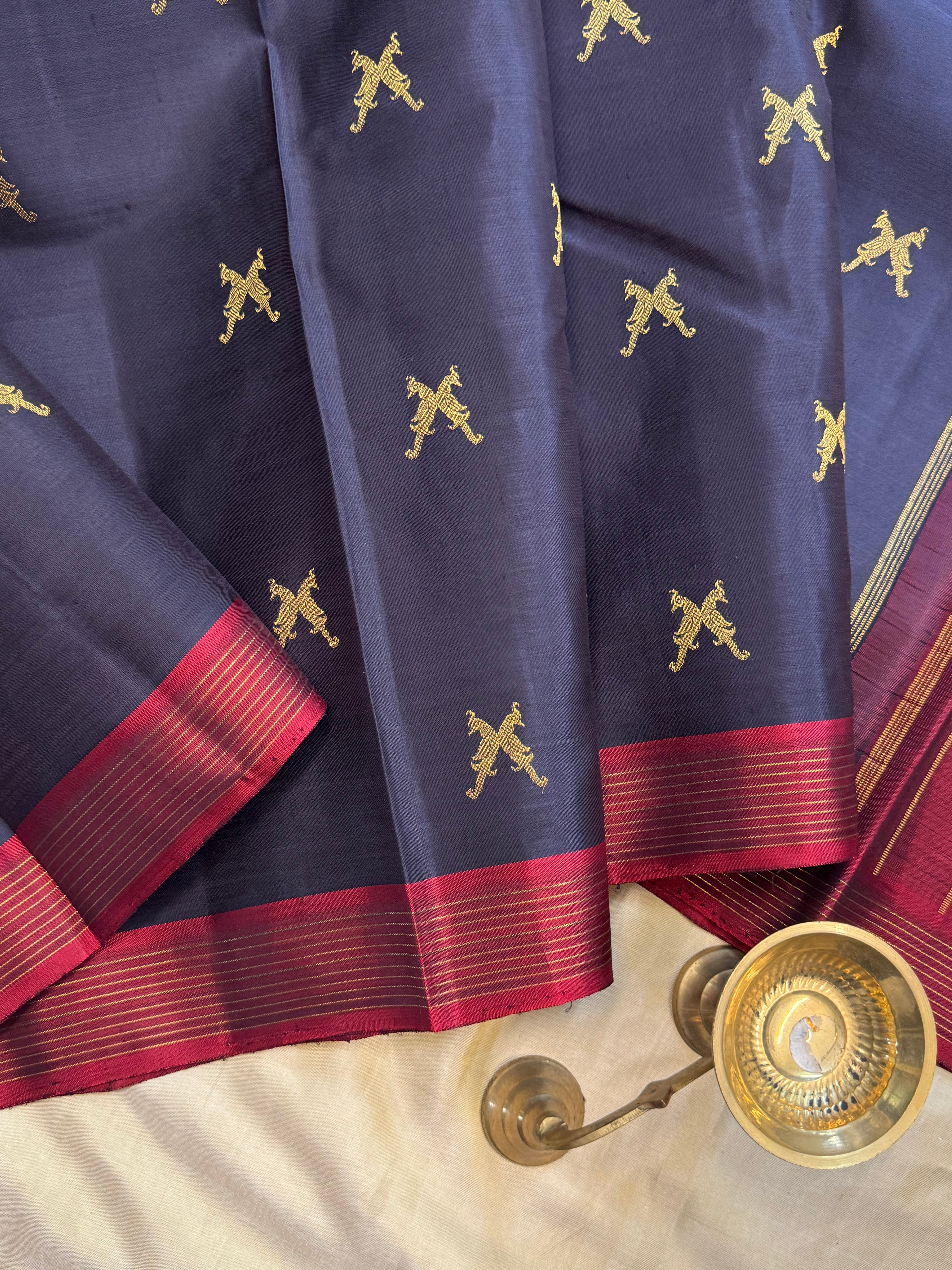 Carbon black Jodi kili / simple kanjipuram silk