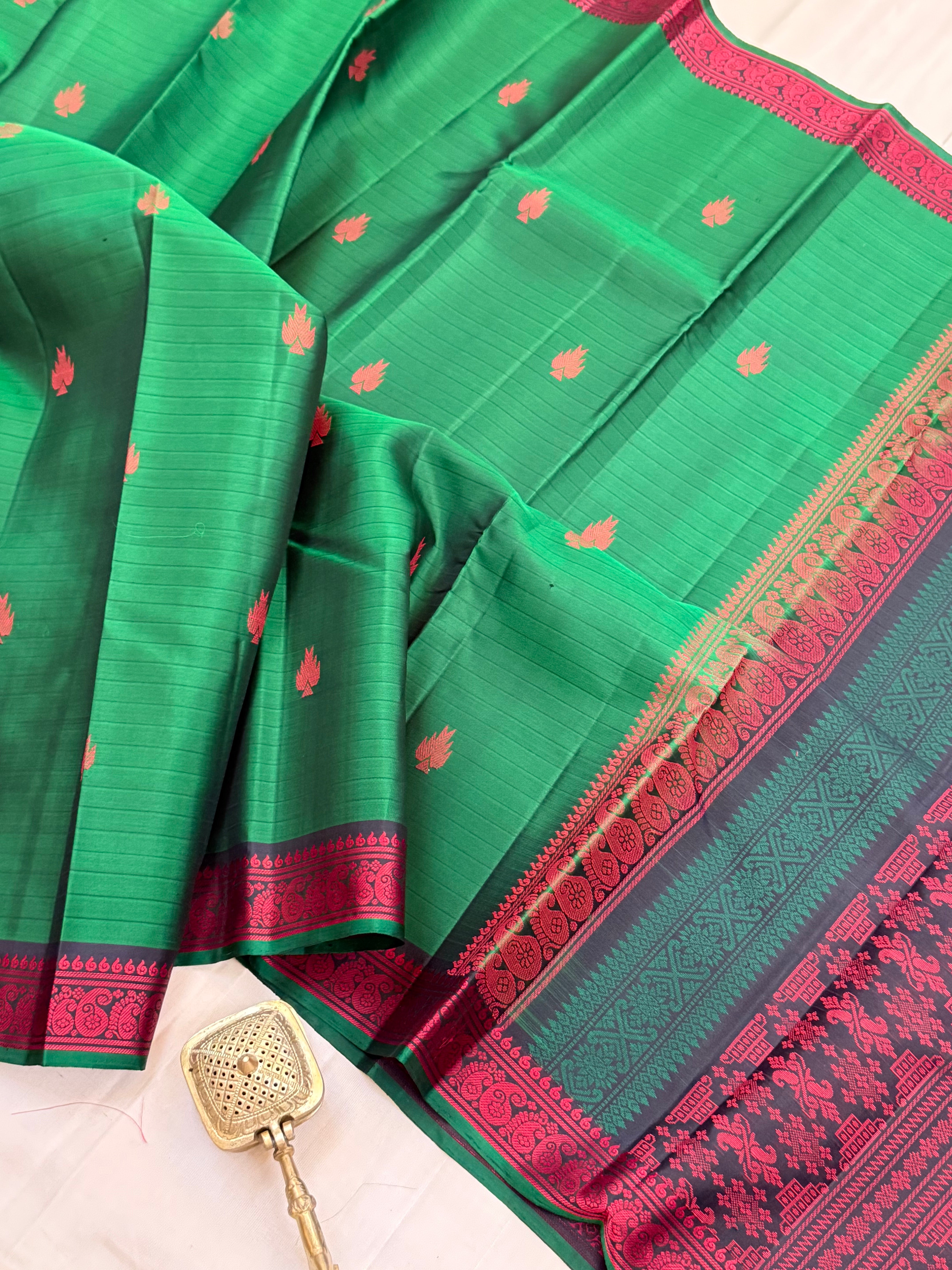 Green annam pet / Varnangal thread work  CLSA 11281