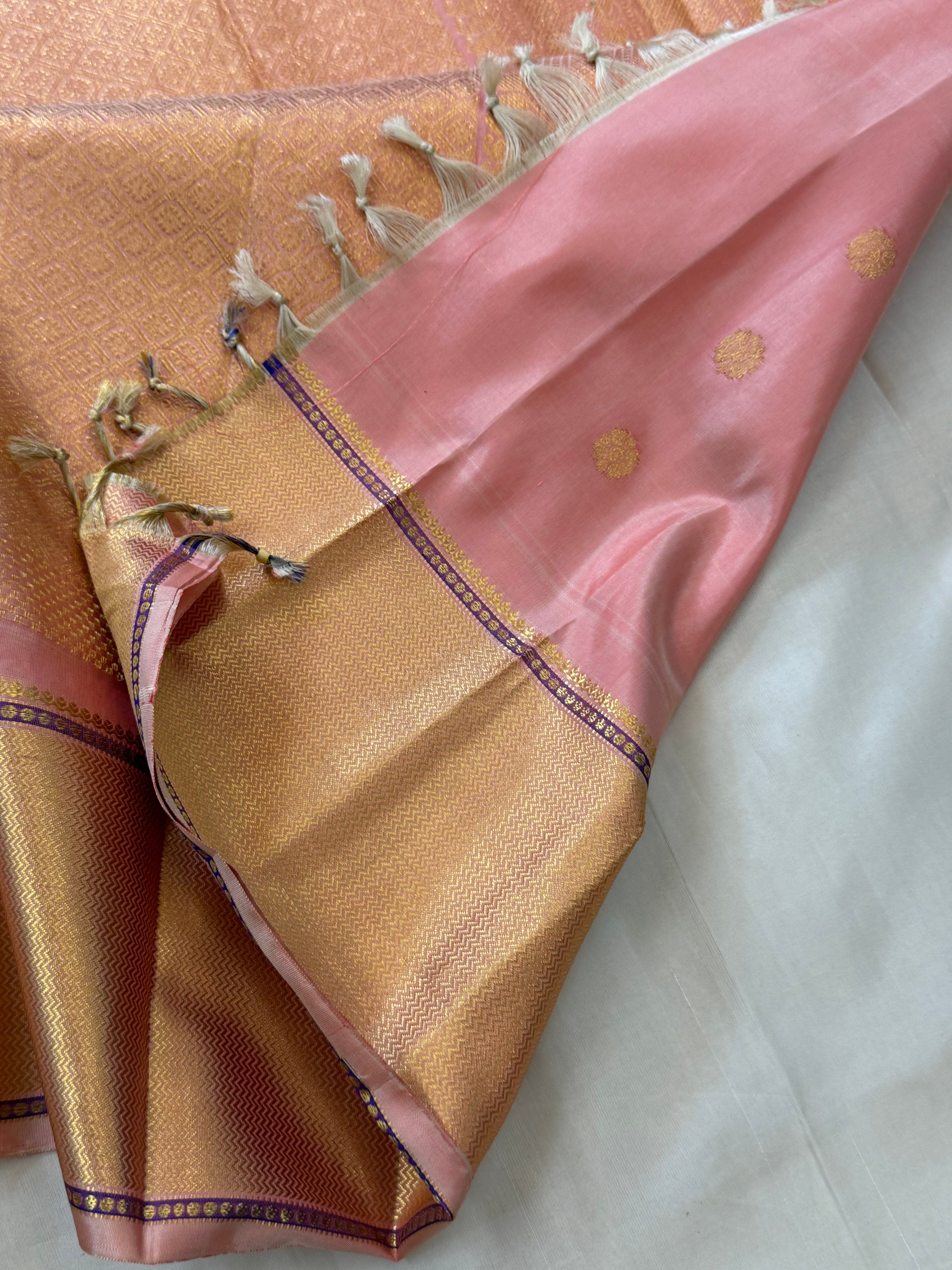 Cream body Butta with baby pink border/ Gadwal silk CLSA11305