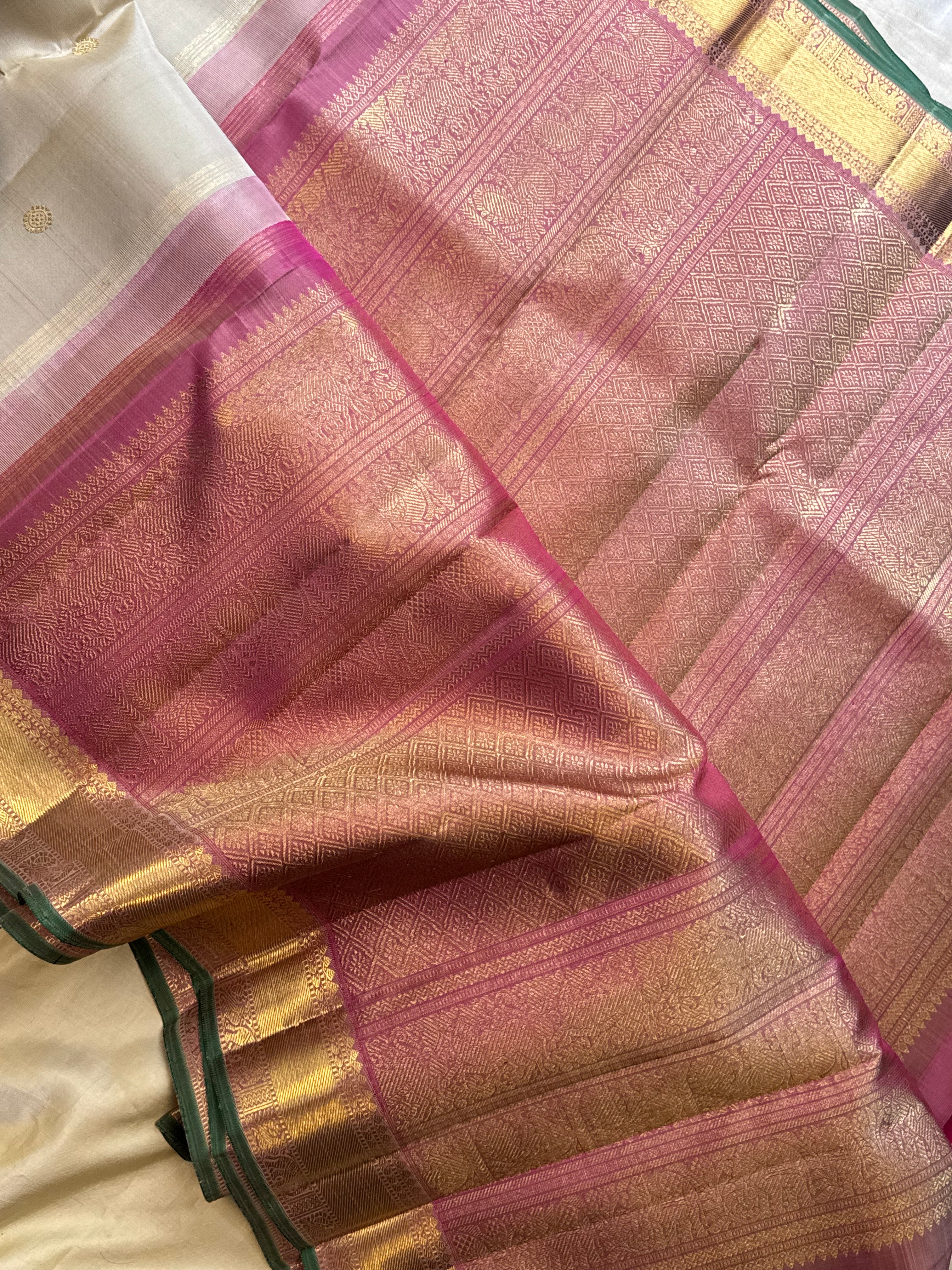 Beige pink border  / Kanjipuram silk