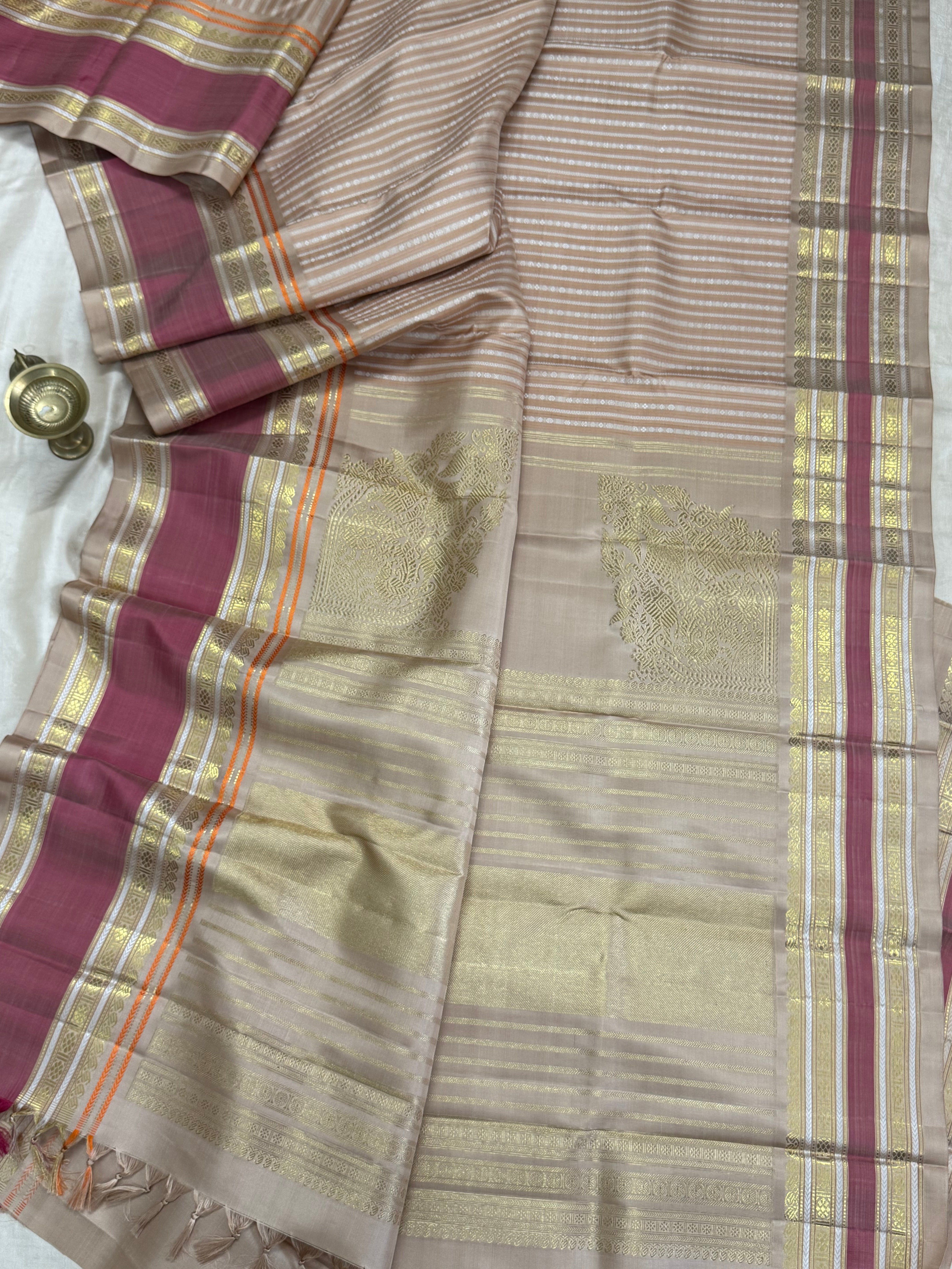 Master weaver - Special veldhari and corner pallu butta / Kanjipuram Silk