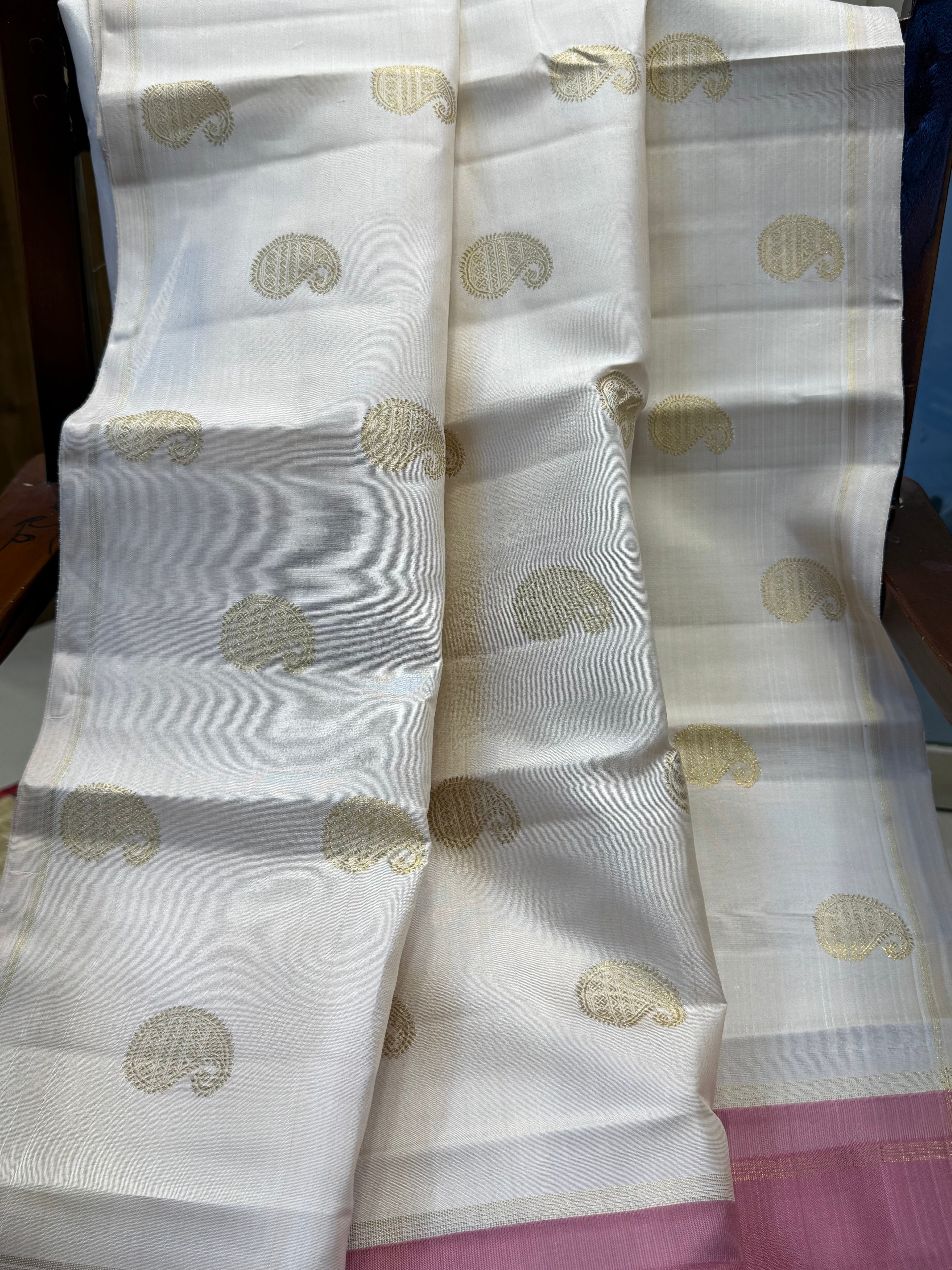 Offwhite manga butta borderless / Kanjipuram silk CL9965