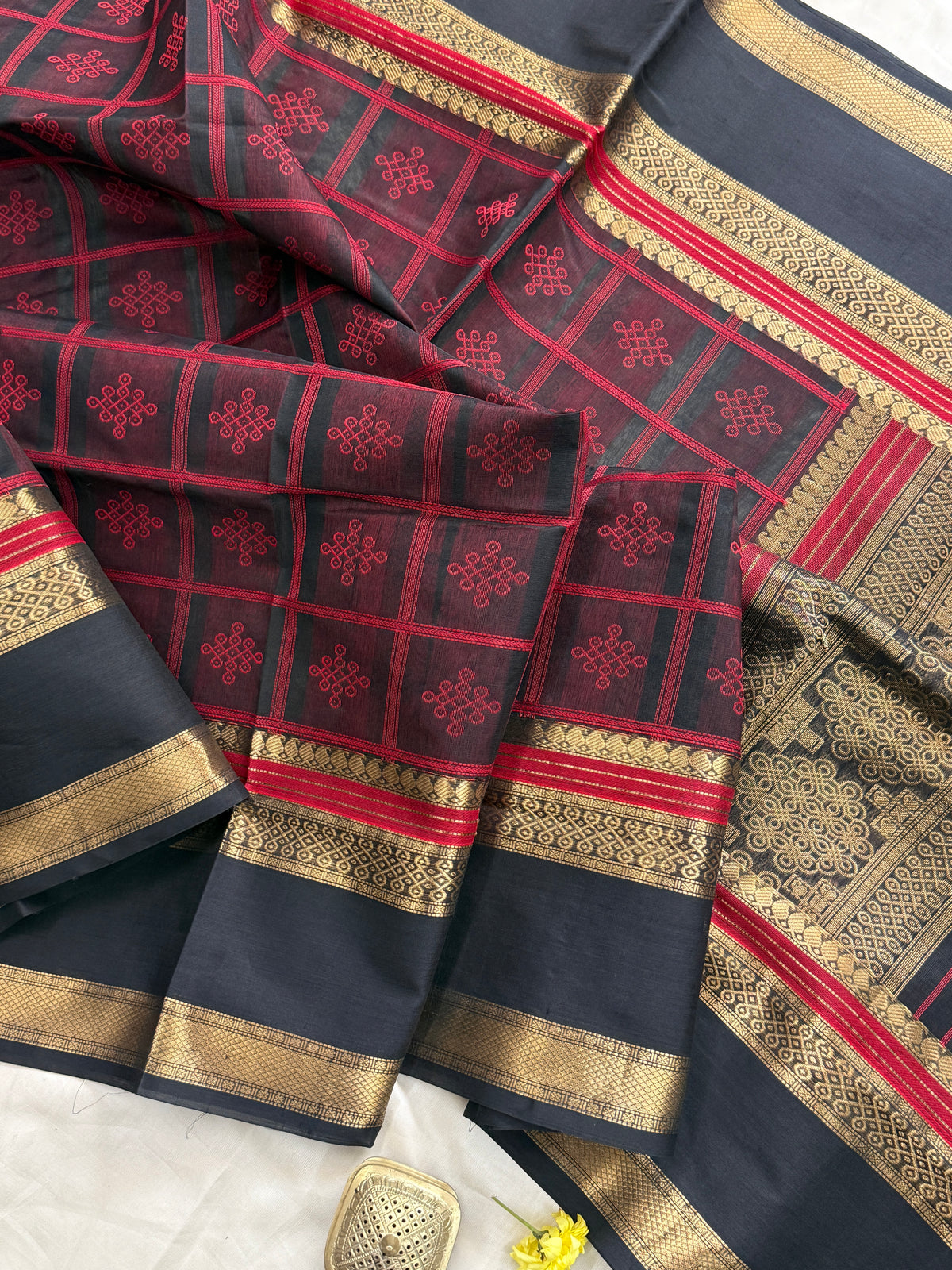 Black Kolam Butta / silk cotton clsa 10264