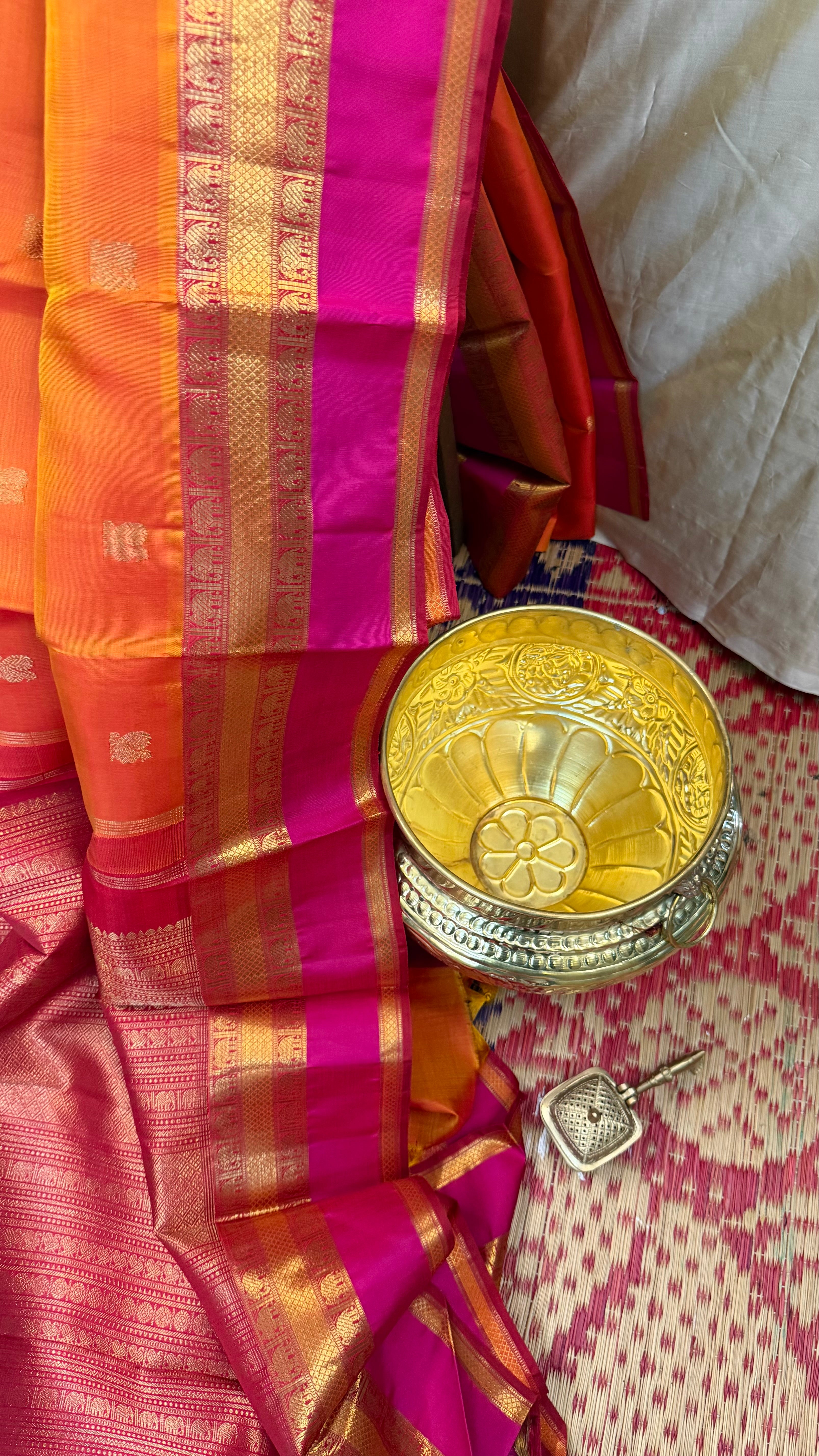 Swapnam: Rust kaal erangina border /  Kanjipuram silk
