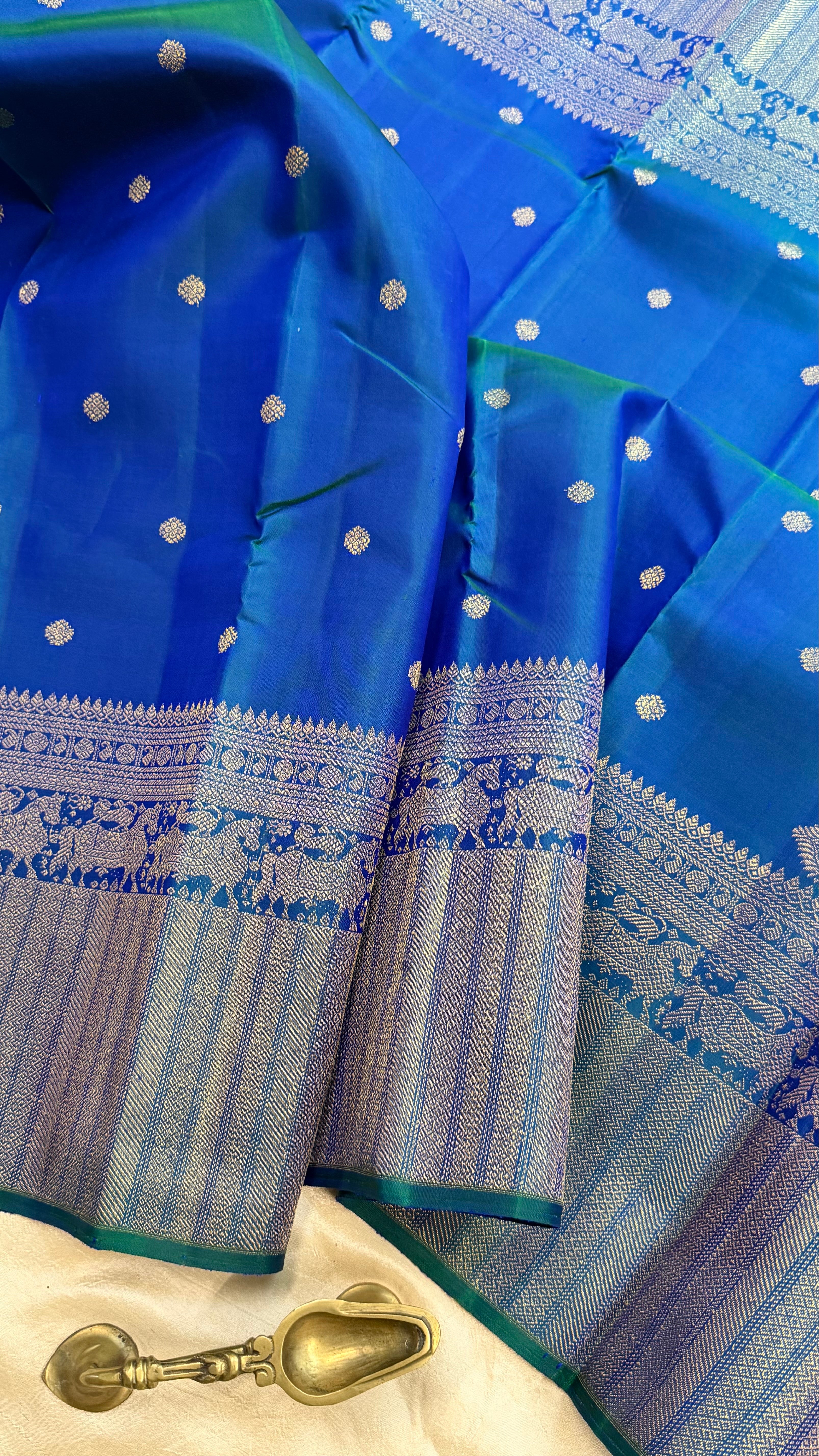 Mayilkazhuthu yazhli border saree / Kanjipuram silk