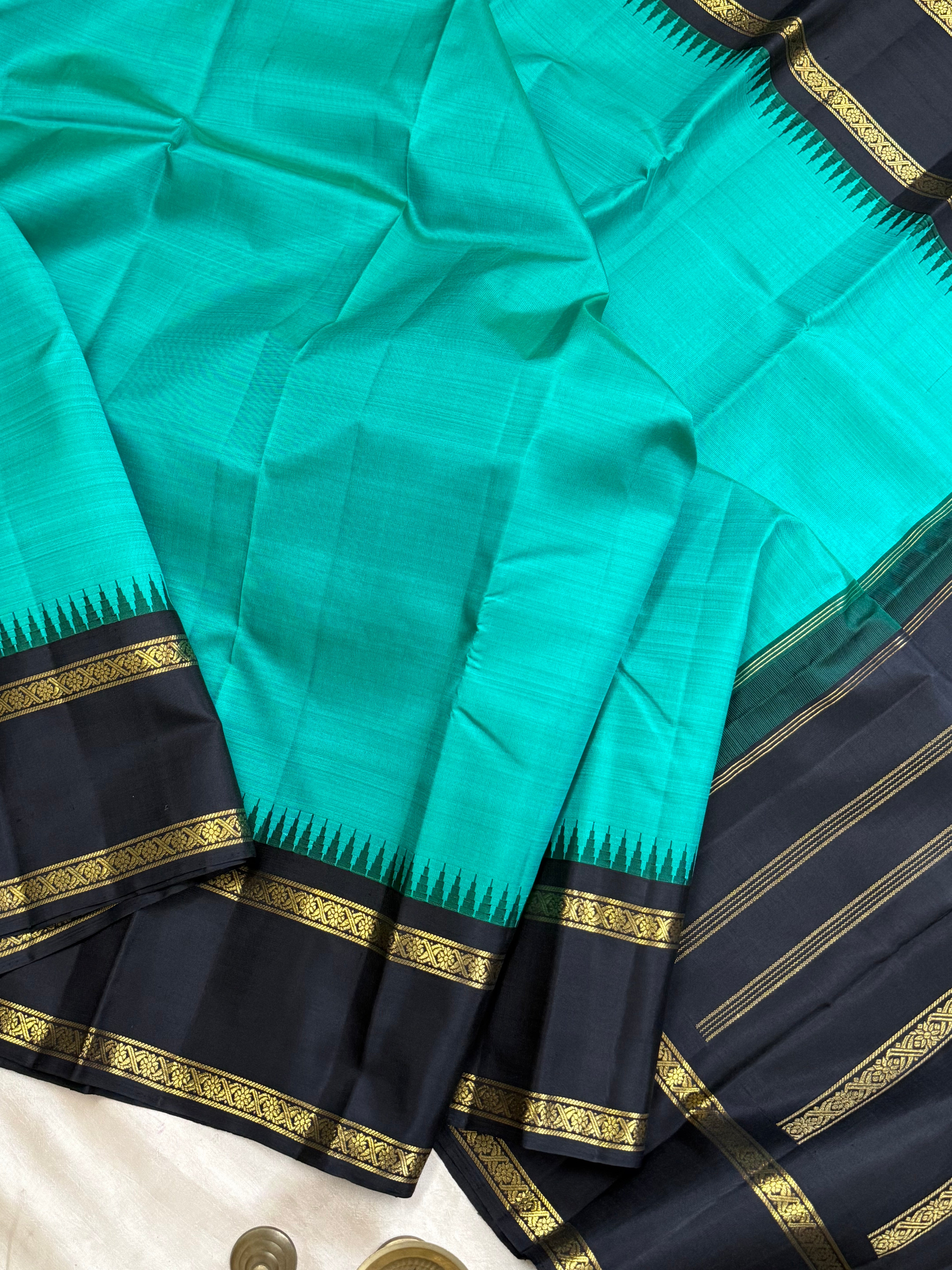 Master weaver - Rama green and black rettapet border/ Kanjipuram silk