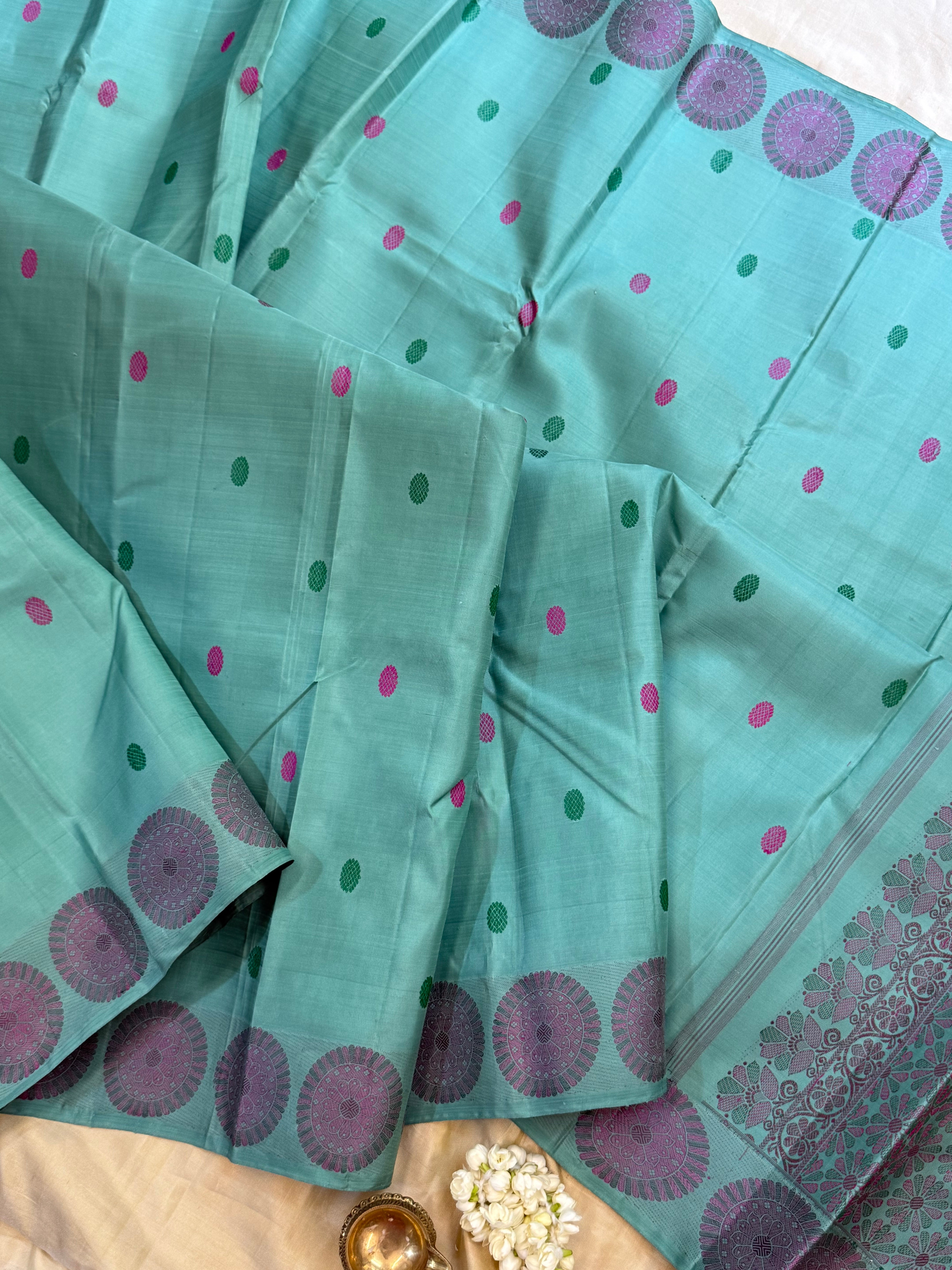 Sky blue round border butta / Arani silk