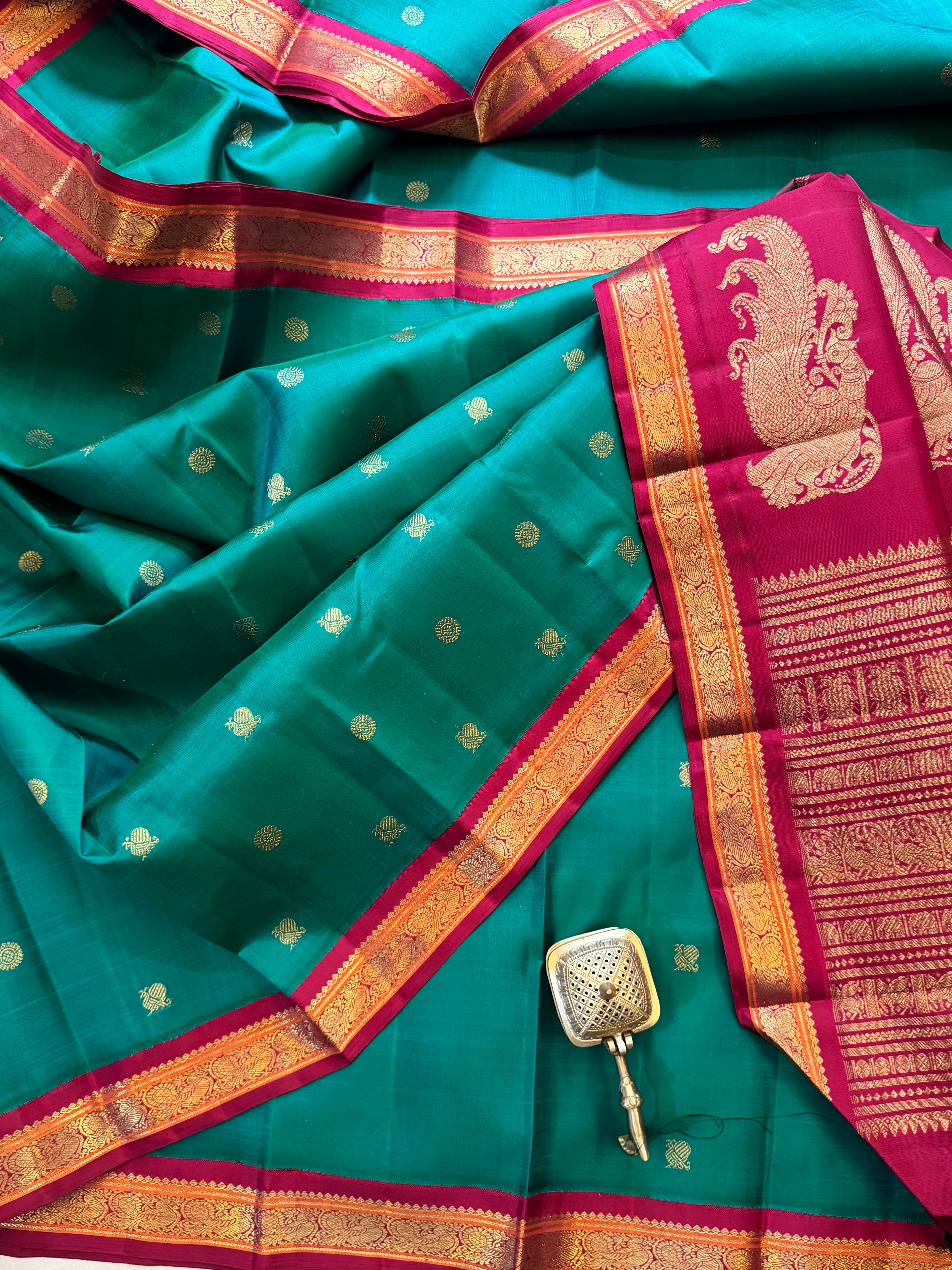 Jade green korvai  : Kanjipuram silk