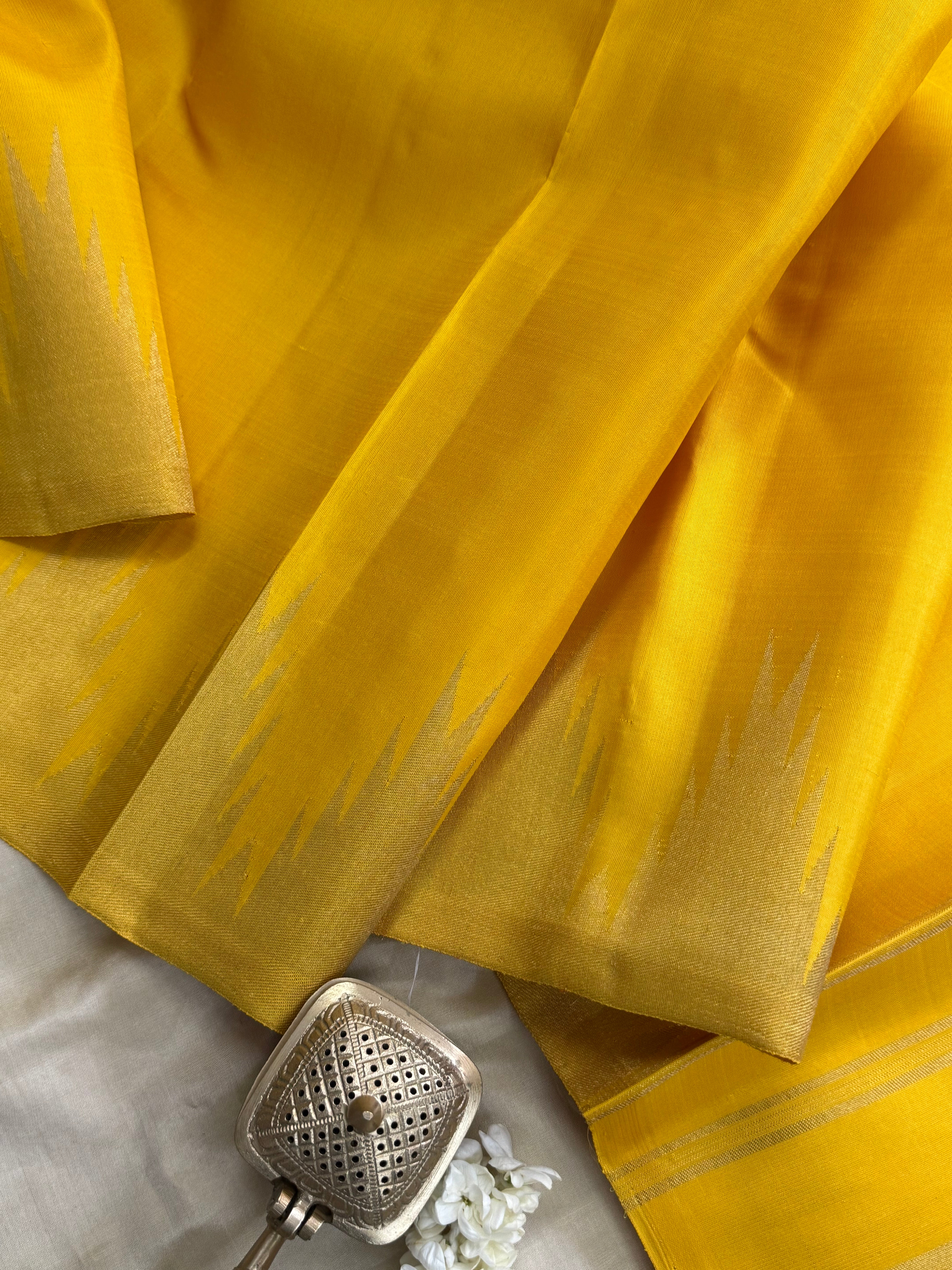 Golden yellow 8 kol temple border / Kanjipuram silk CLSA6306