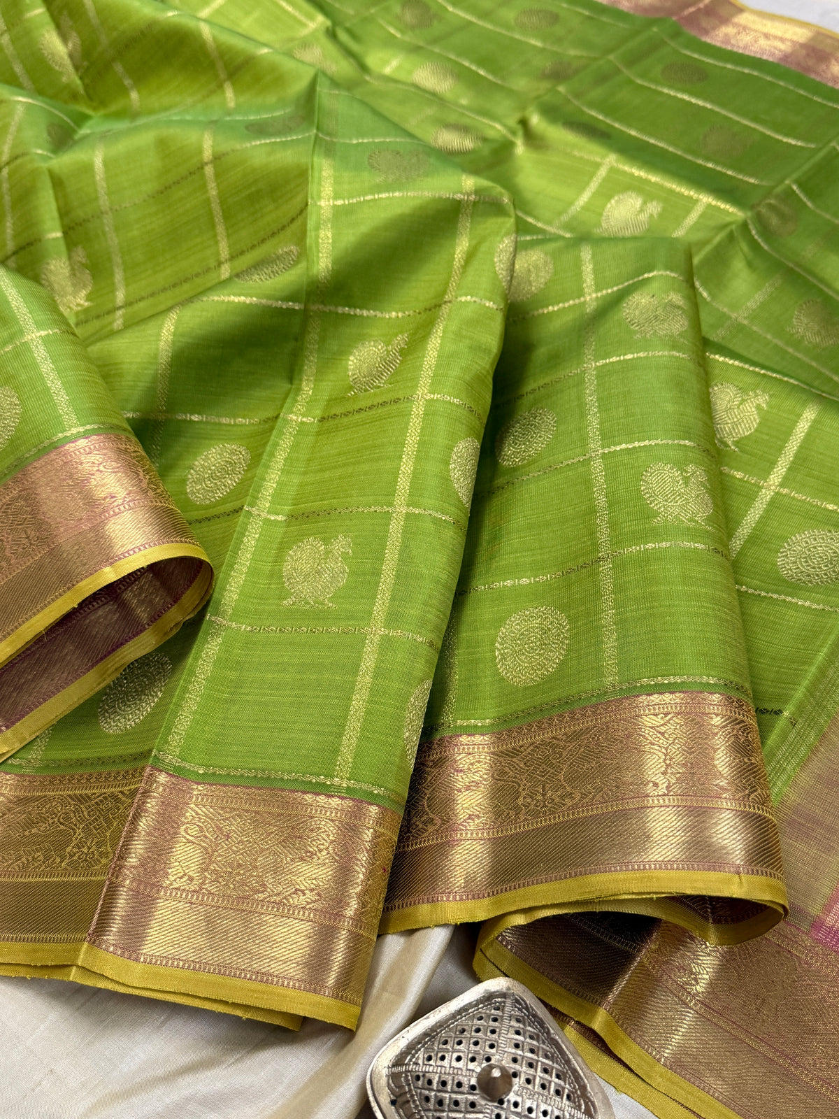 Parrot Green and leaf pink pure Zari Annam chakram Kattam butta /kanjipuram silk saree clsa 10101