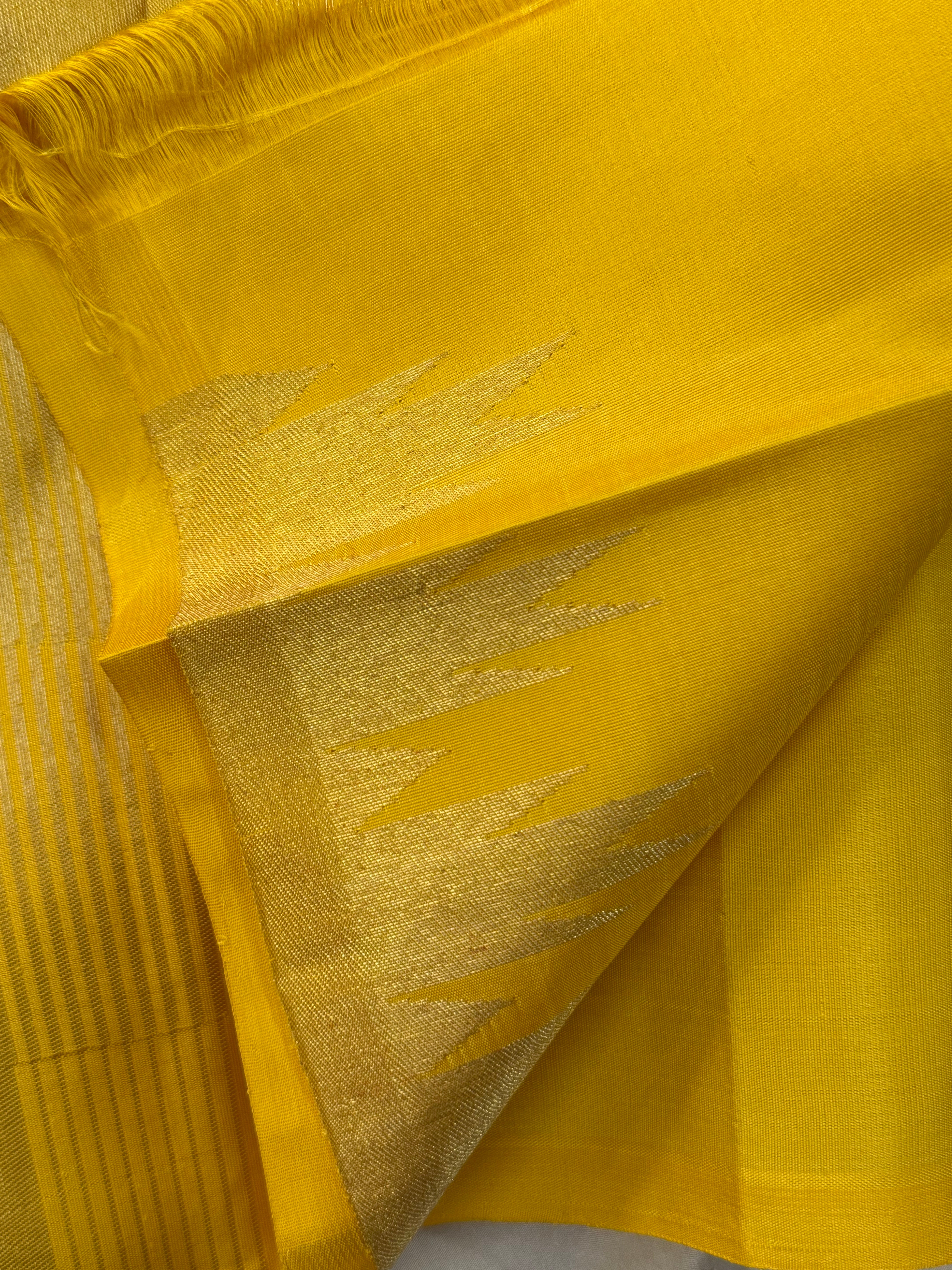 Golden yellow 8 kol temple border / Kanjipuram silk CLSA6306