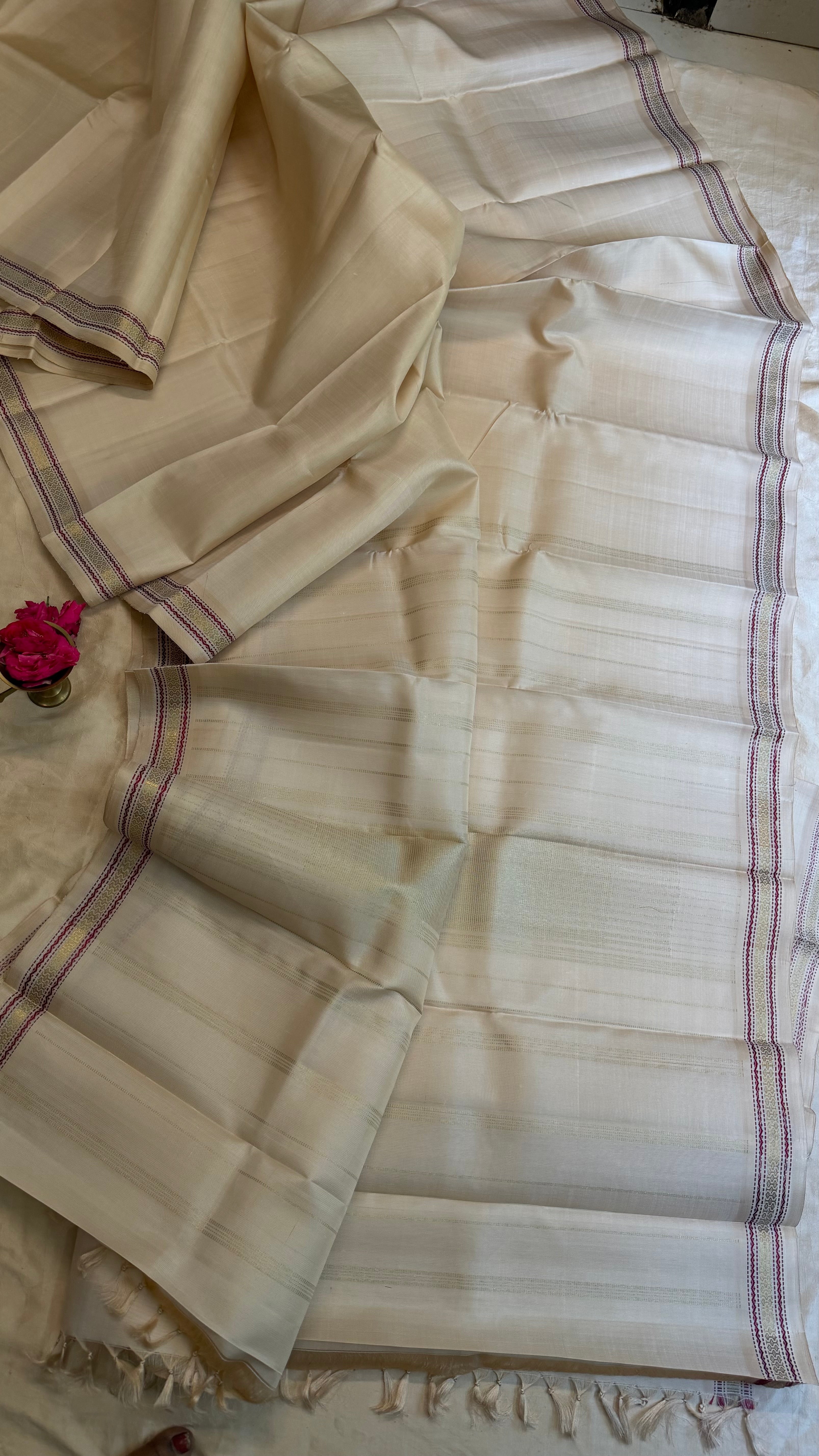 Venpattu series veshti border saree  / Kanjipuram silk.