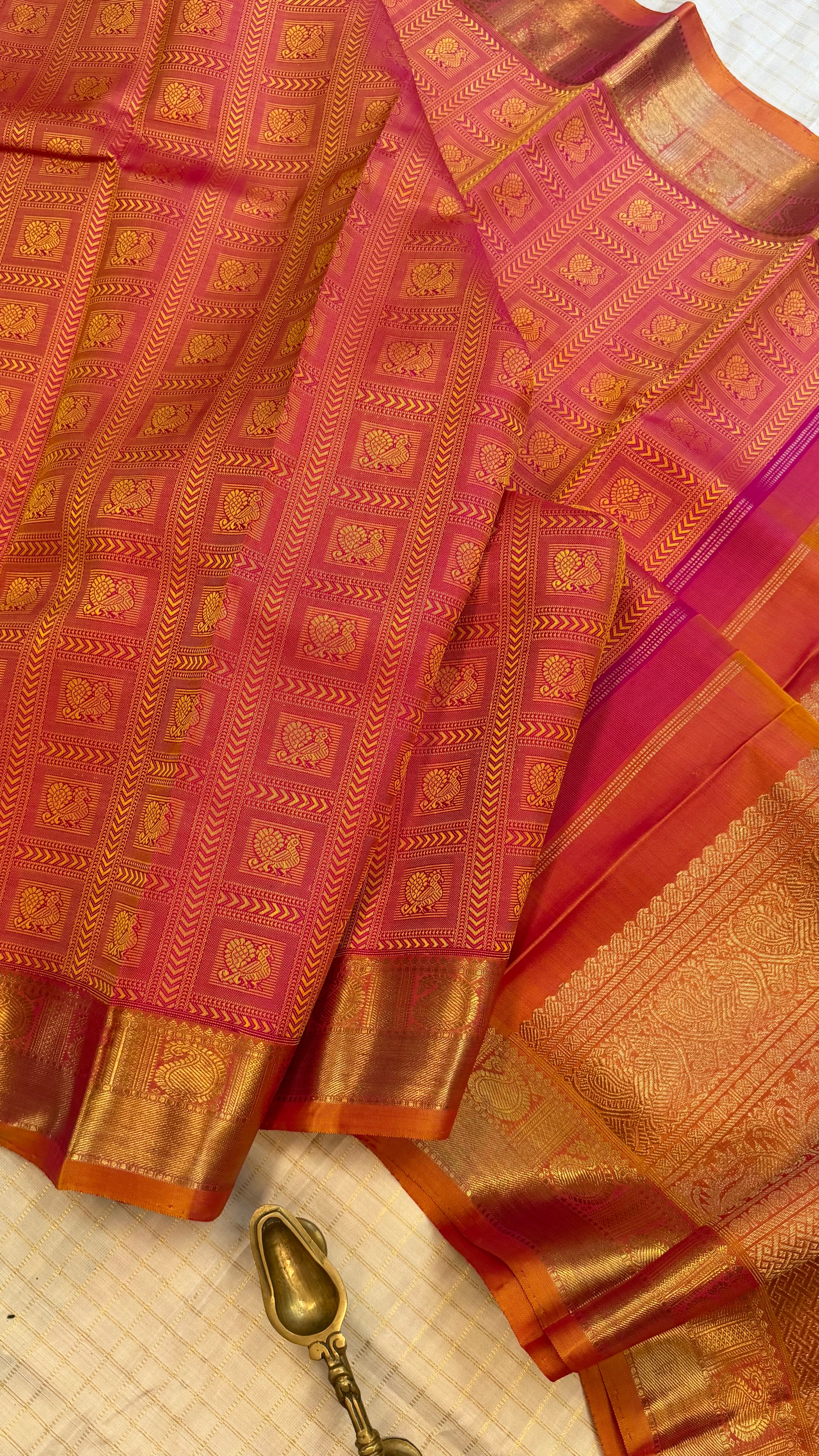 Pink Annam Butta Zari work / Kanjipuram silk.