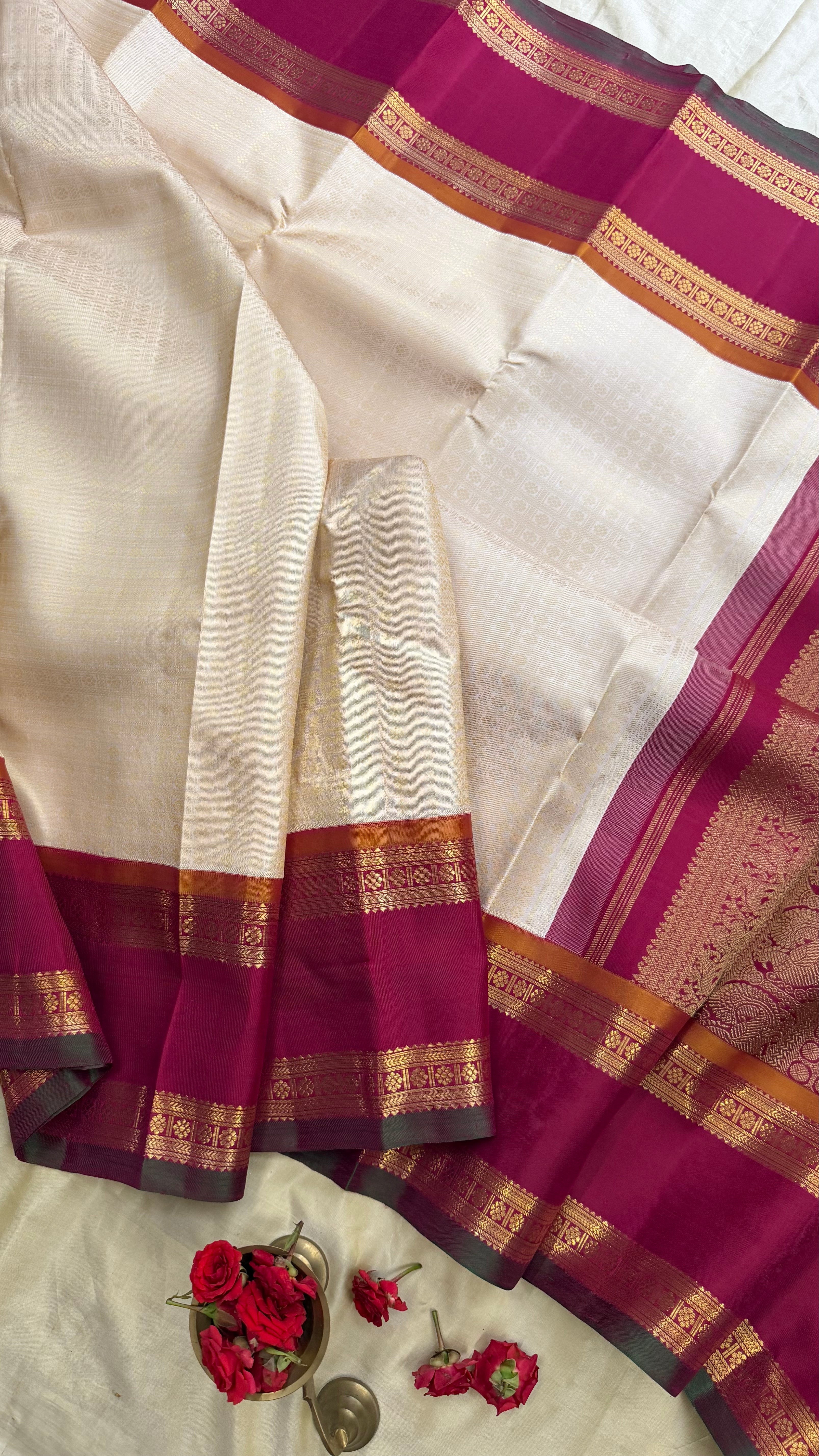 Cream Laksham Butta Korvai / Kanjipuram Silk