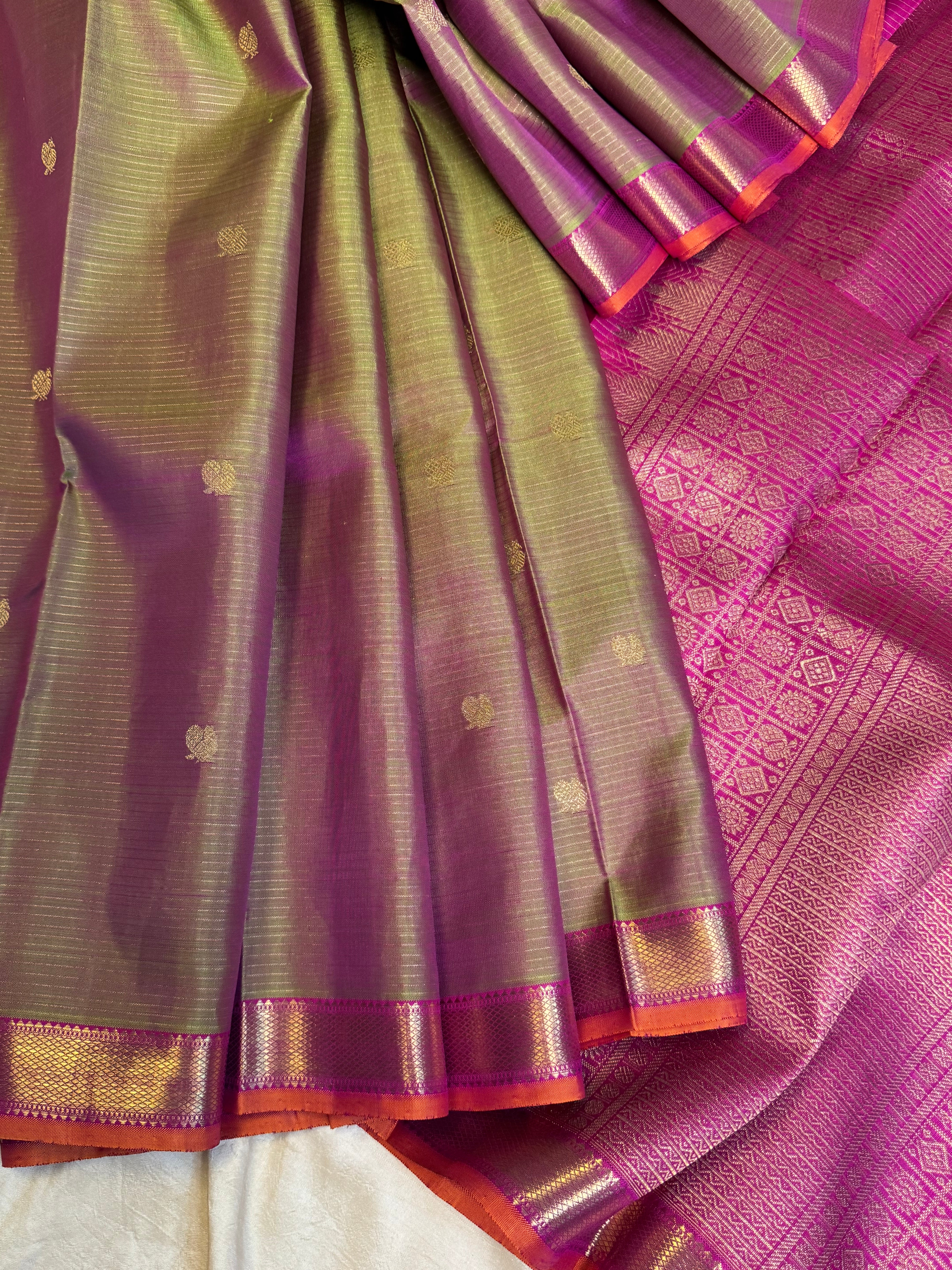 Maanthulir Vairaoosi  / Kanjipuram silk