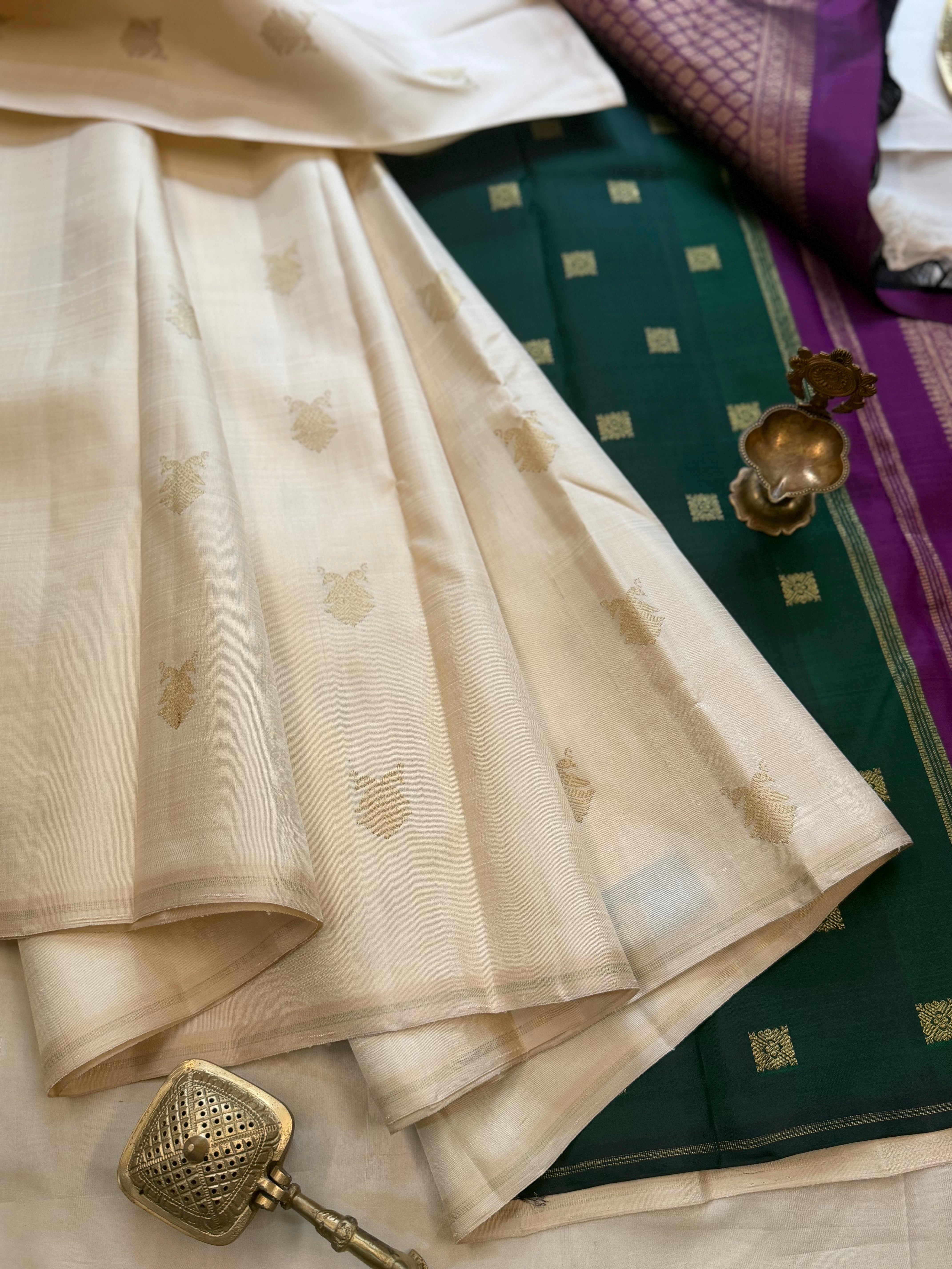 Malligai : off white retta palla  pure Zari Kanjipuram silk