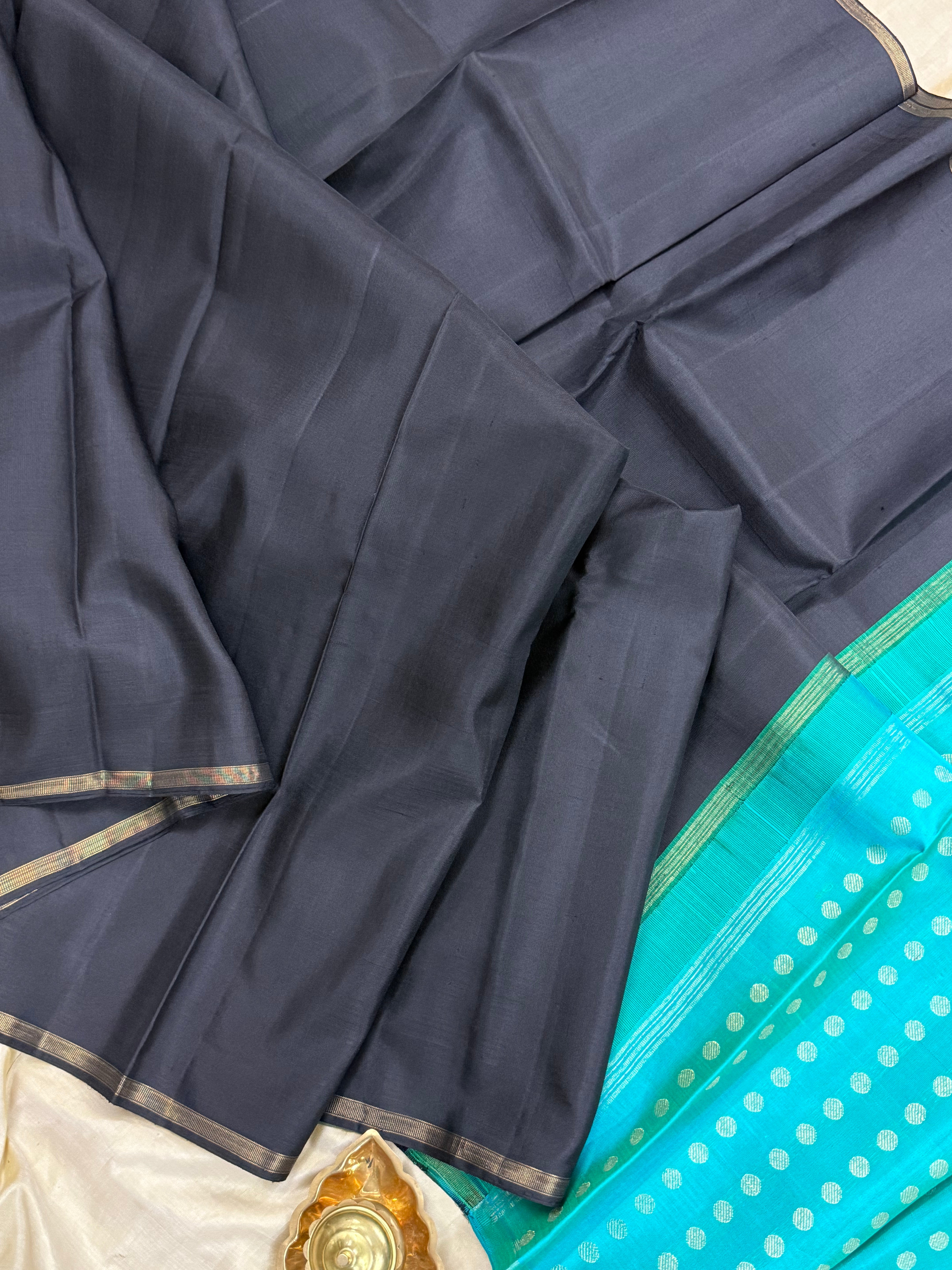 Black and turquoise blue pallu / Kanjipuram silk CL2349