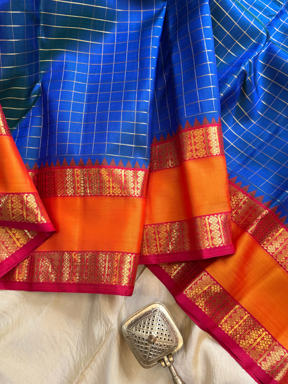 Mayilkazhuthu Kai Korvai Kanjipuram silk