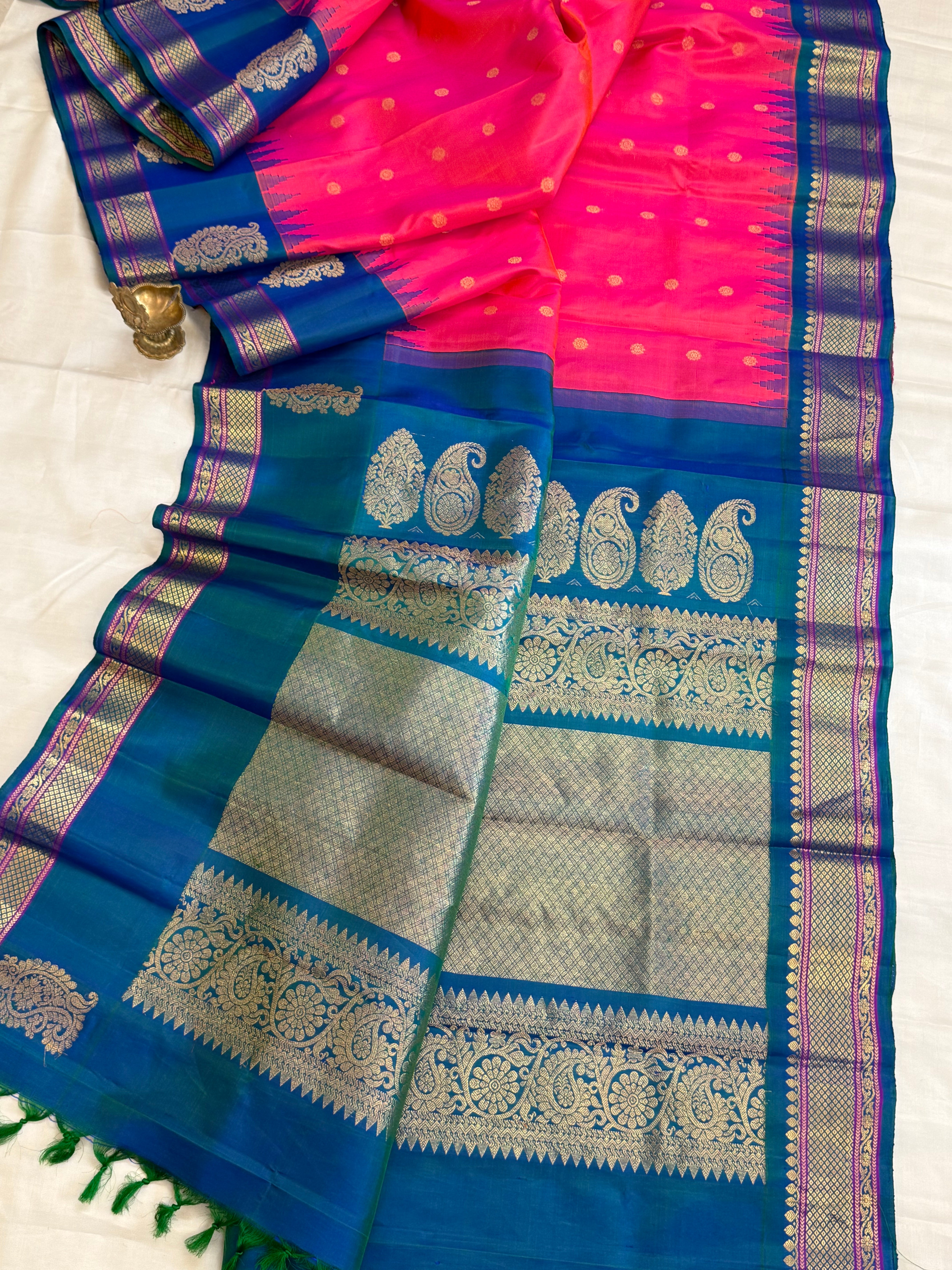 Kanakambaram body Butta mayilkazhuthu border Butta / Gadwal silk CLSA11308