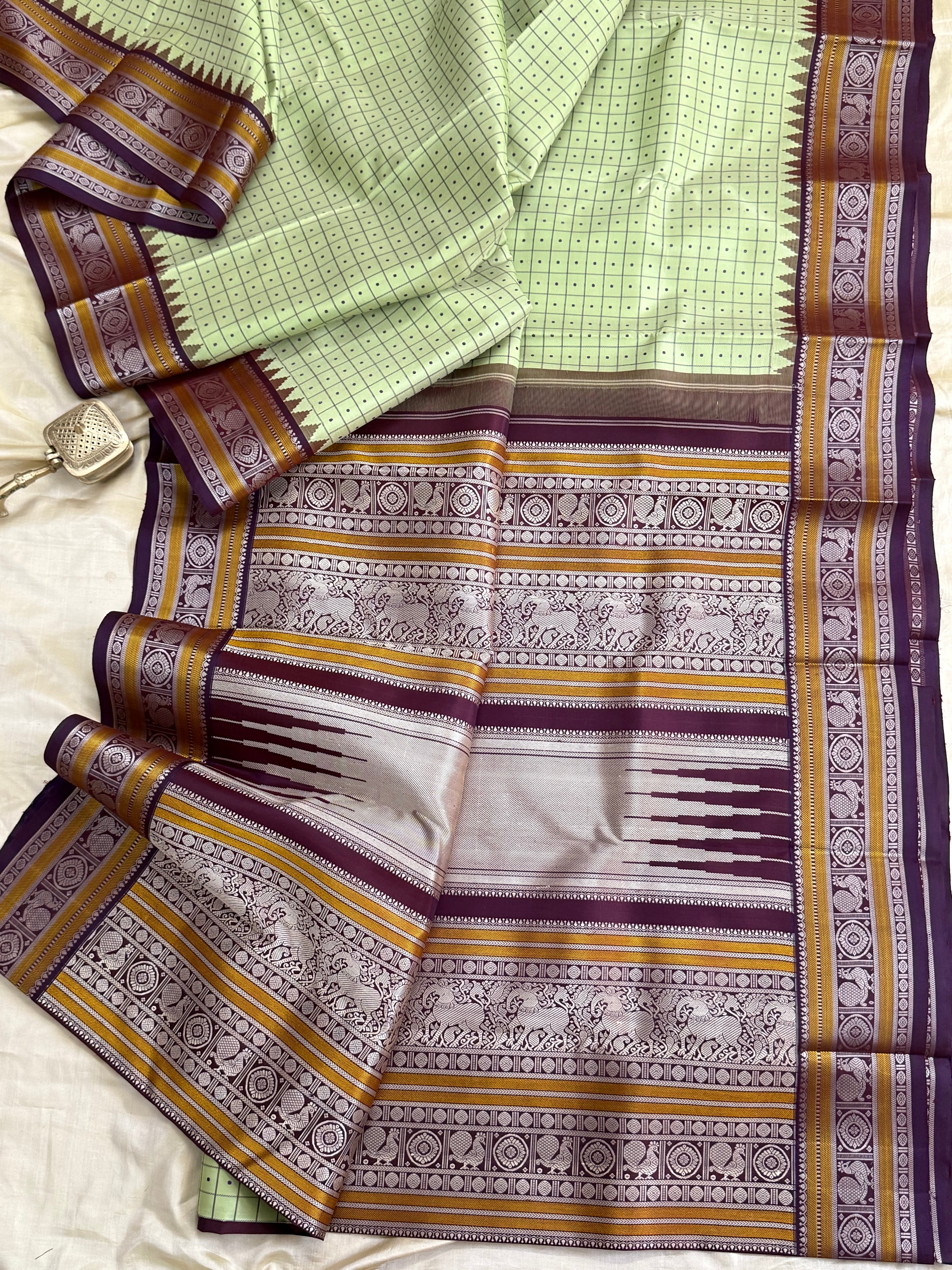 Pista green laksham Butta with temple border/CLSA10479