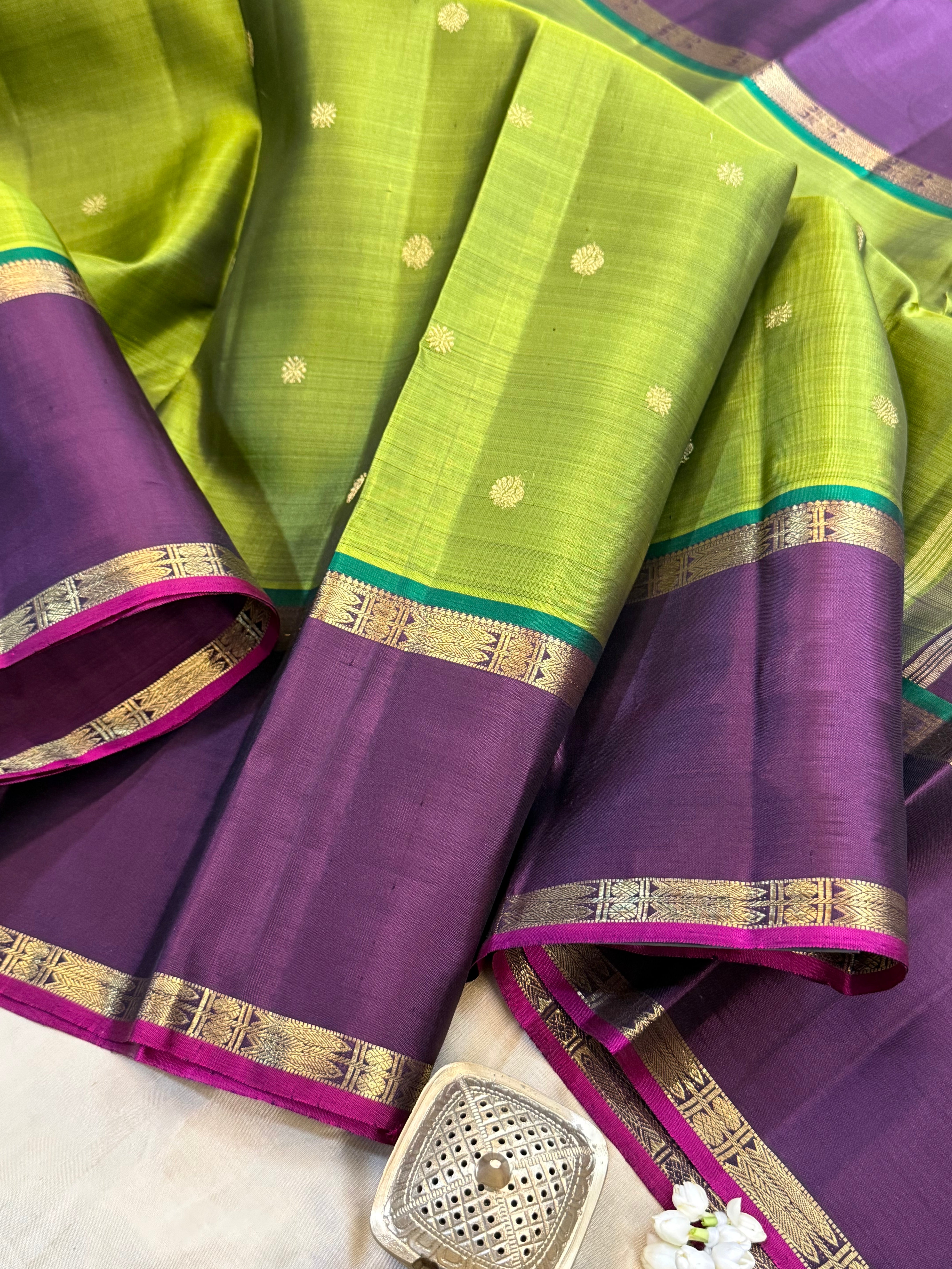 Mehandi green and deep purple fish rettapet border / Kanjipuram silk CL9997