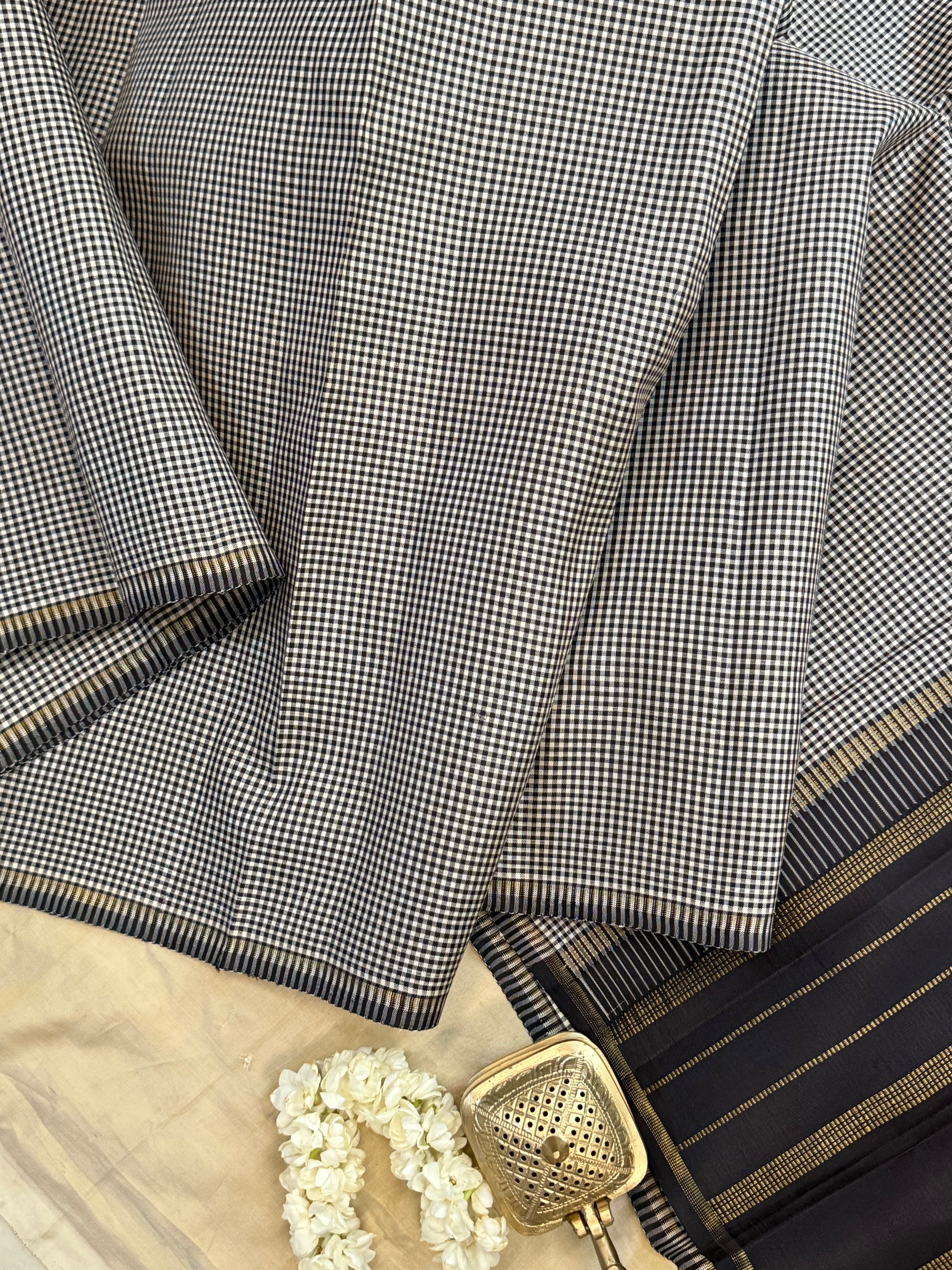 Black and white checks borderless/ Kanjipuram silk
