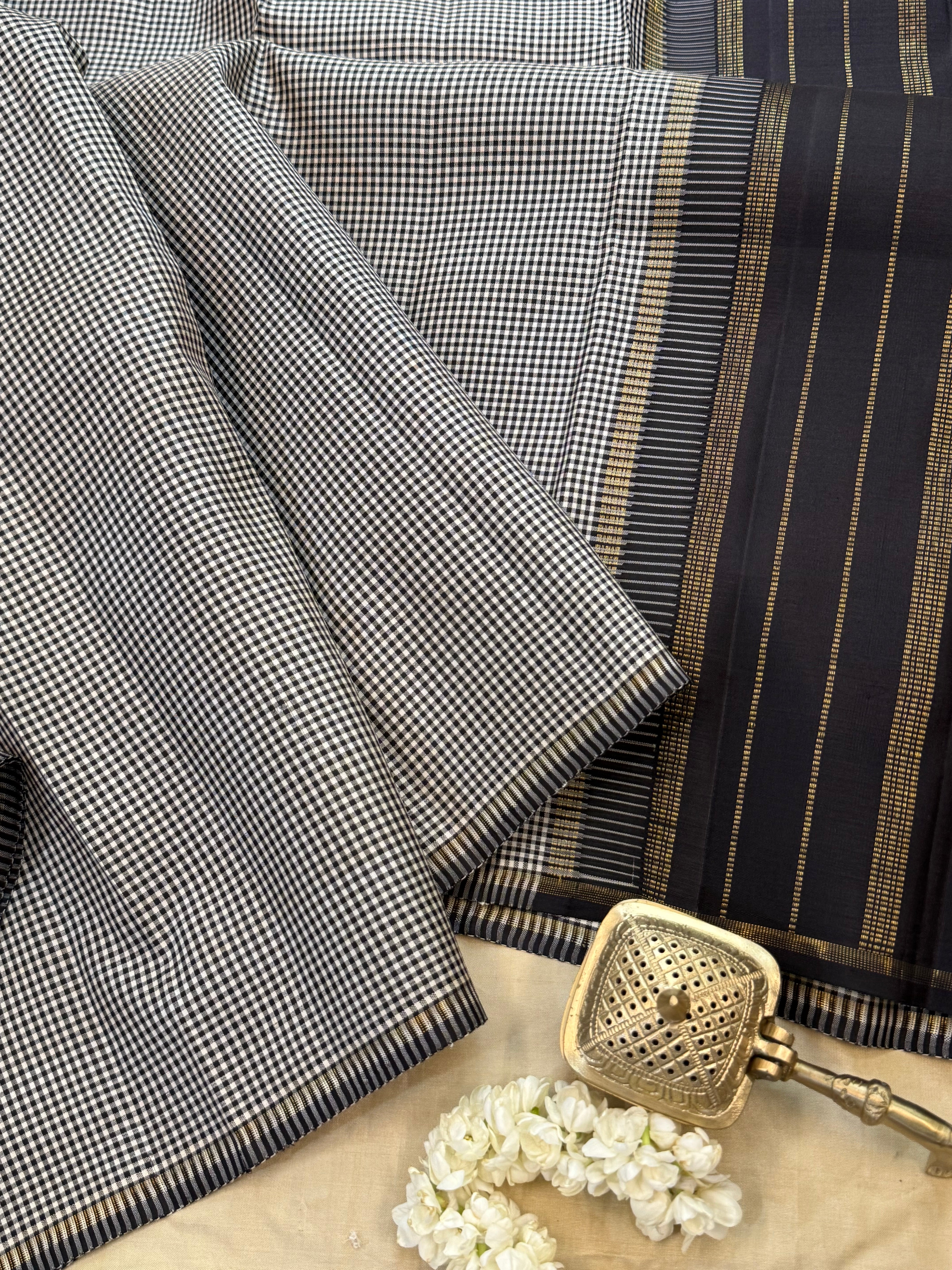 Black and white checks borderless/ Kanjipuram silk