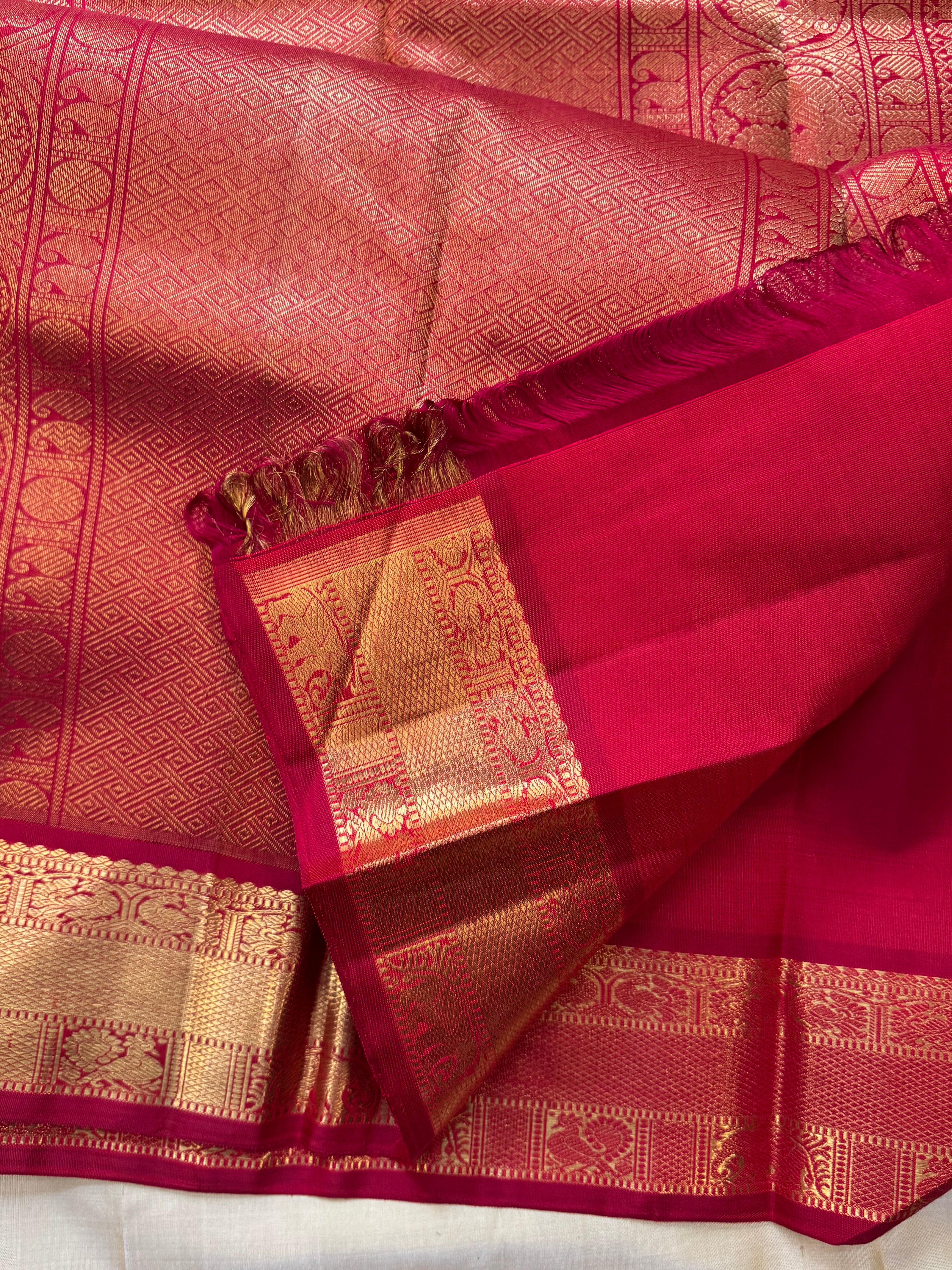 Swapnam : Red chakram Butta / kanjipuram silk