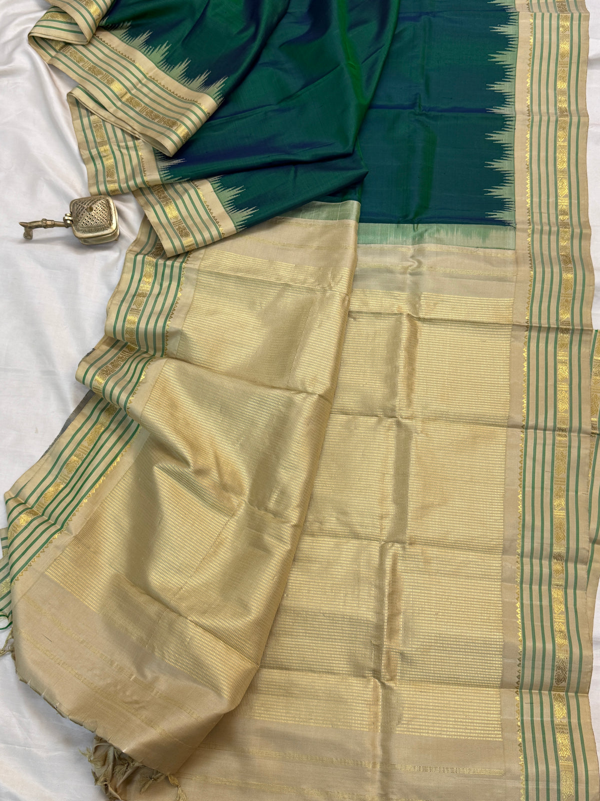 Gadwal silk Mayilkazhuthu temple Korvai clsa 7346