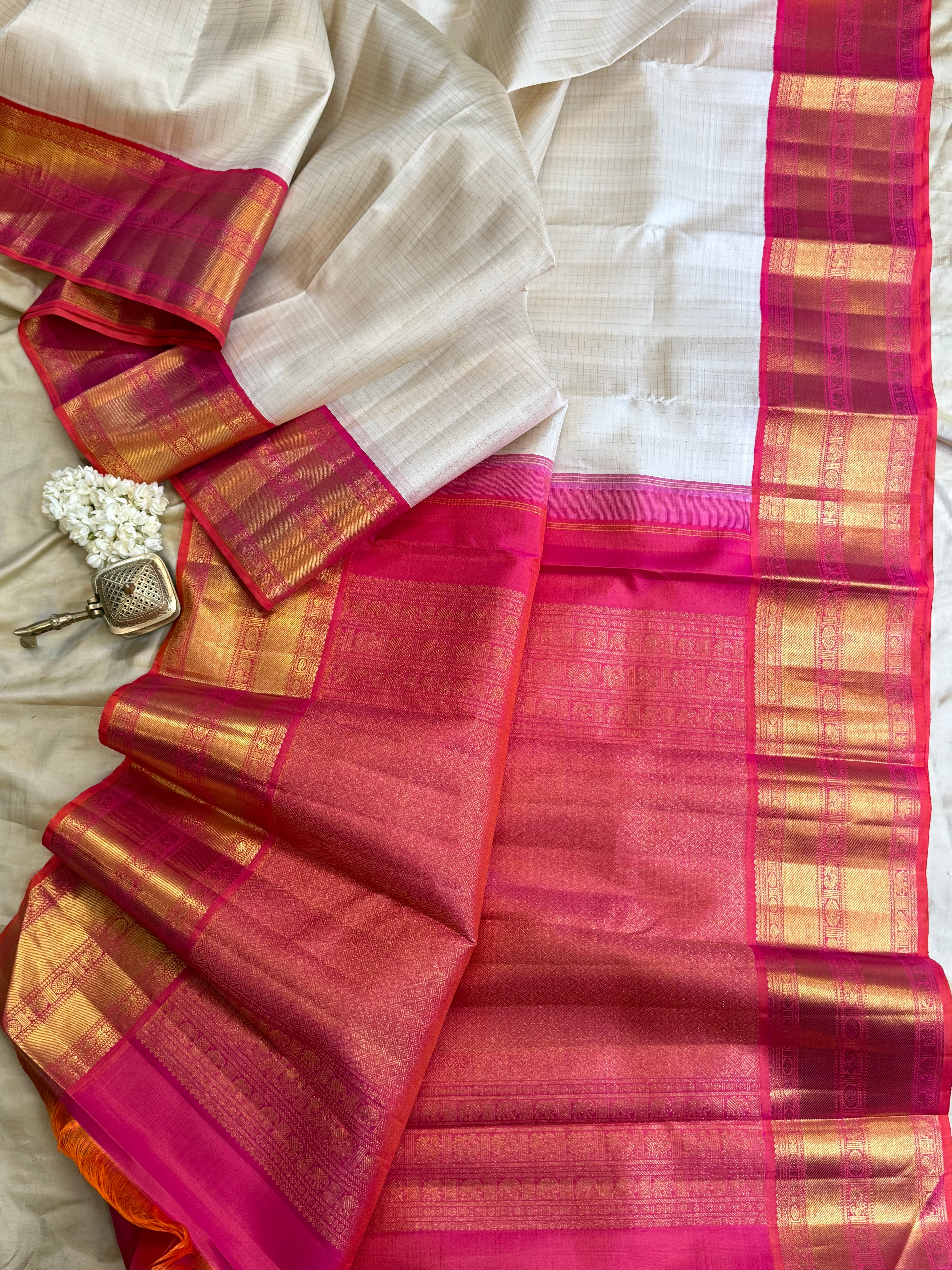 Offwhite zari kattam pinkish orange border korvai / Arani silk CL10112