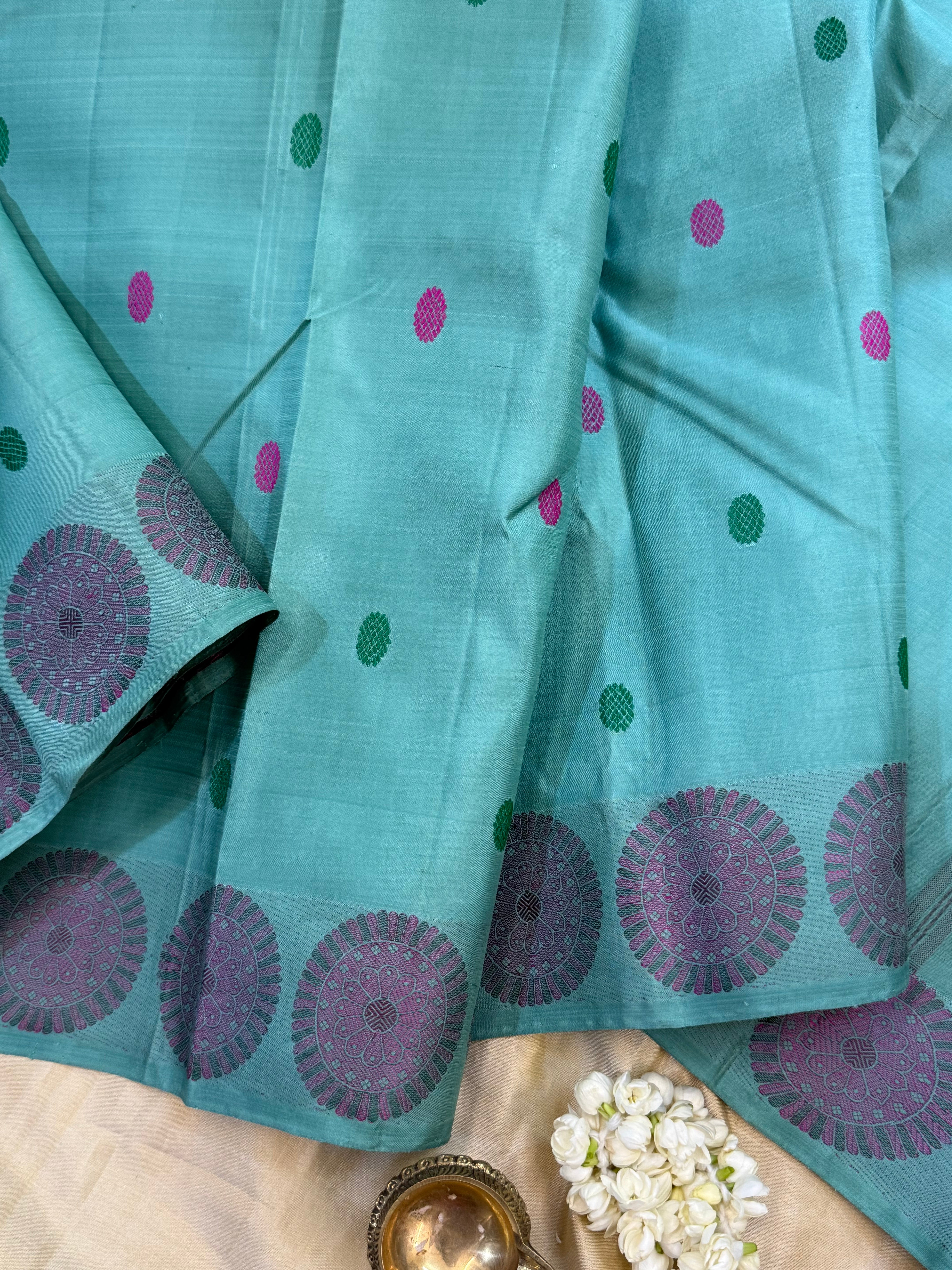 Sky blue round border butta / Arani silk