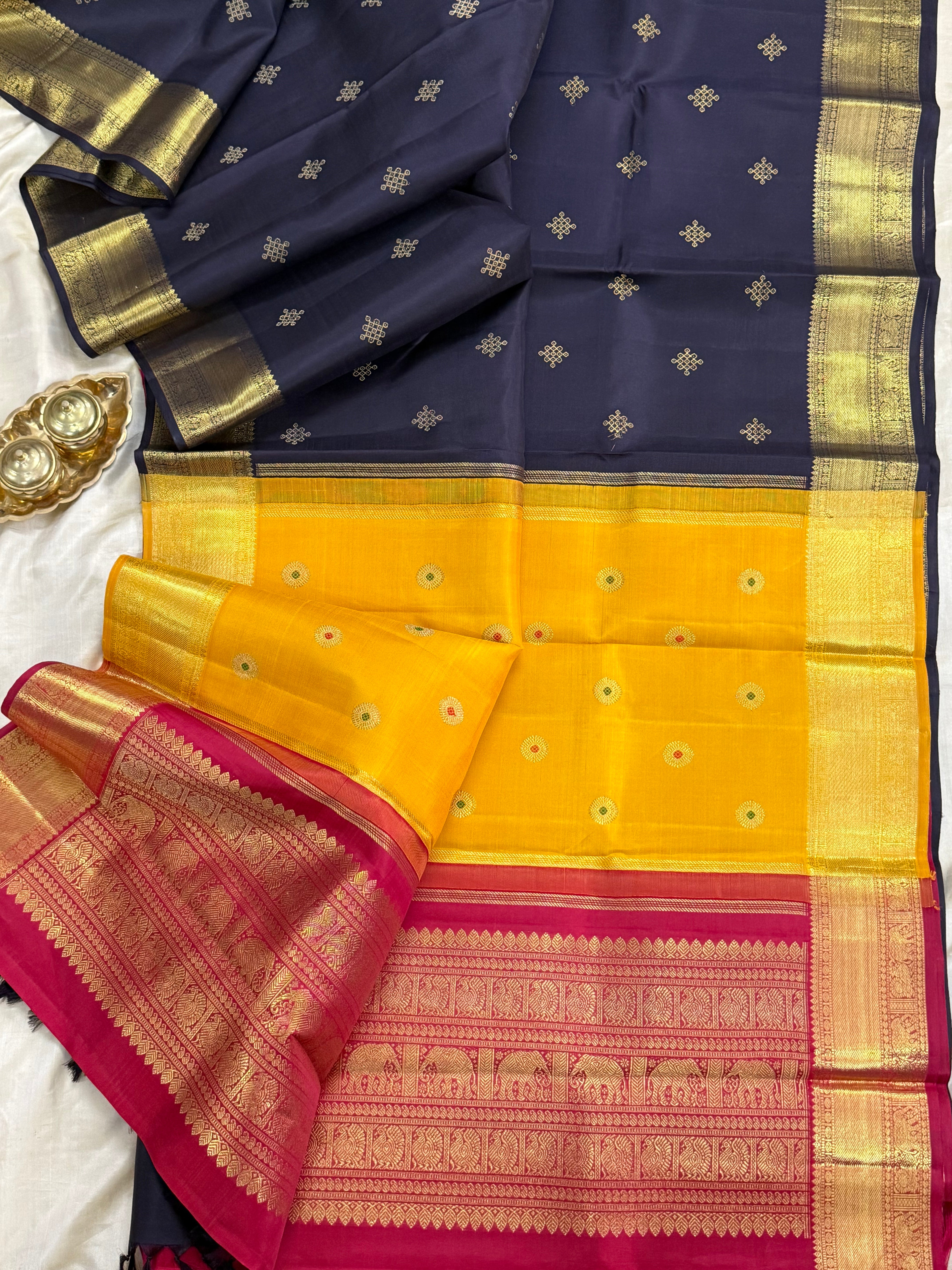 Black kolam butta double color pallu / Kanjipuram Silk CL8220
