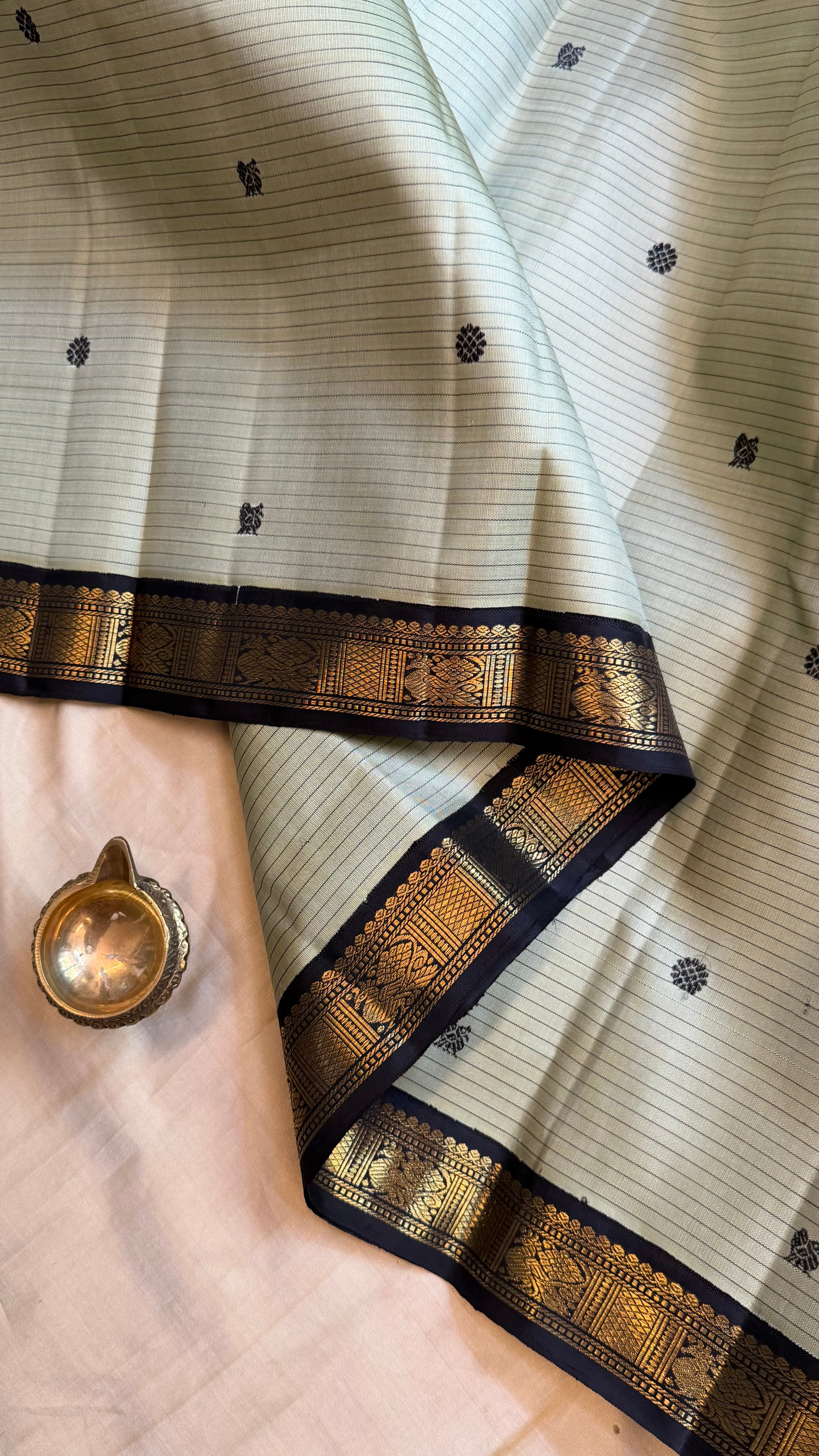 Moha : Elakai green thread Oosi  Korvai /Kanjipuram silk