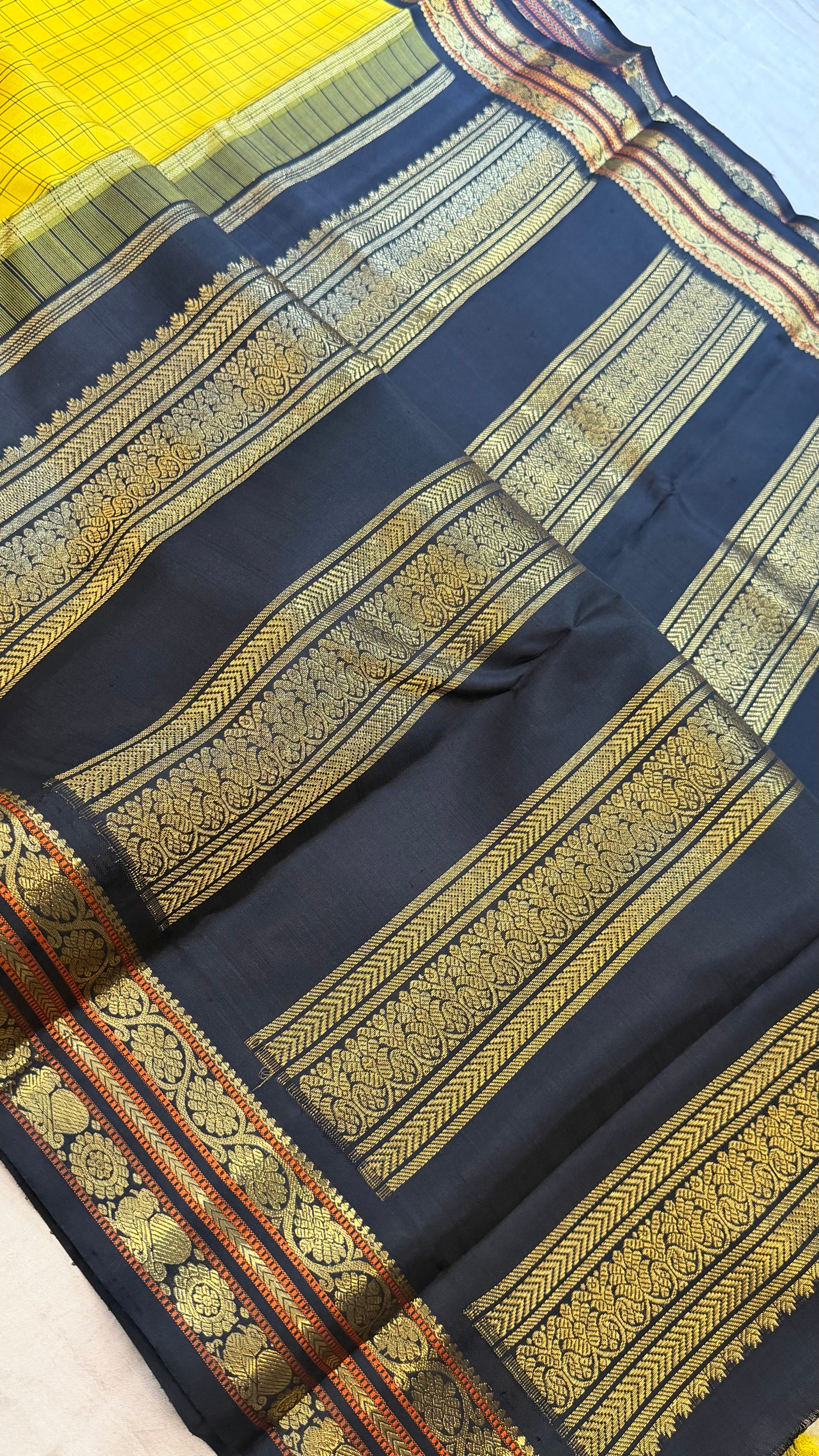Manjal Kattam Korvai  / Kanjipuram silk