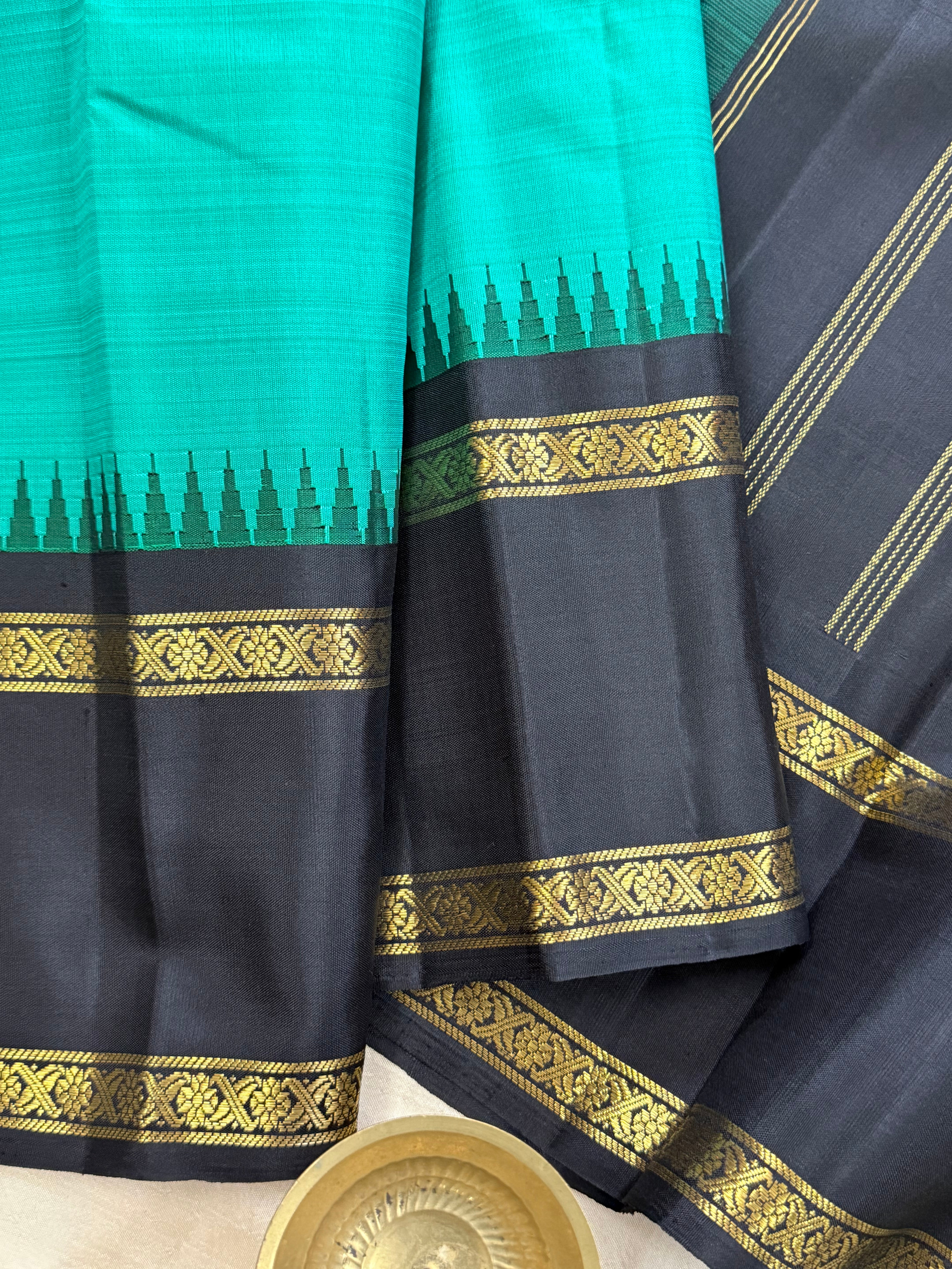 Master weaver - Rama green and black rettapet border/ Kanjipuram silk