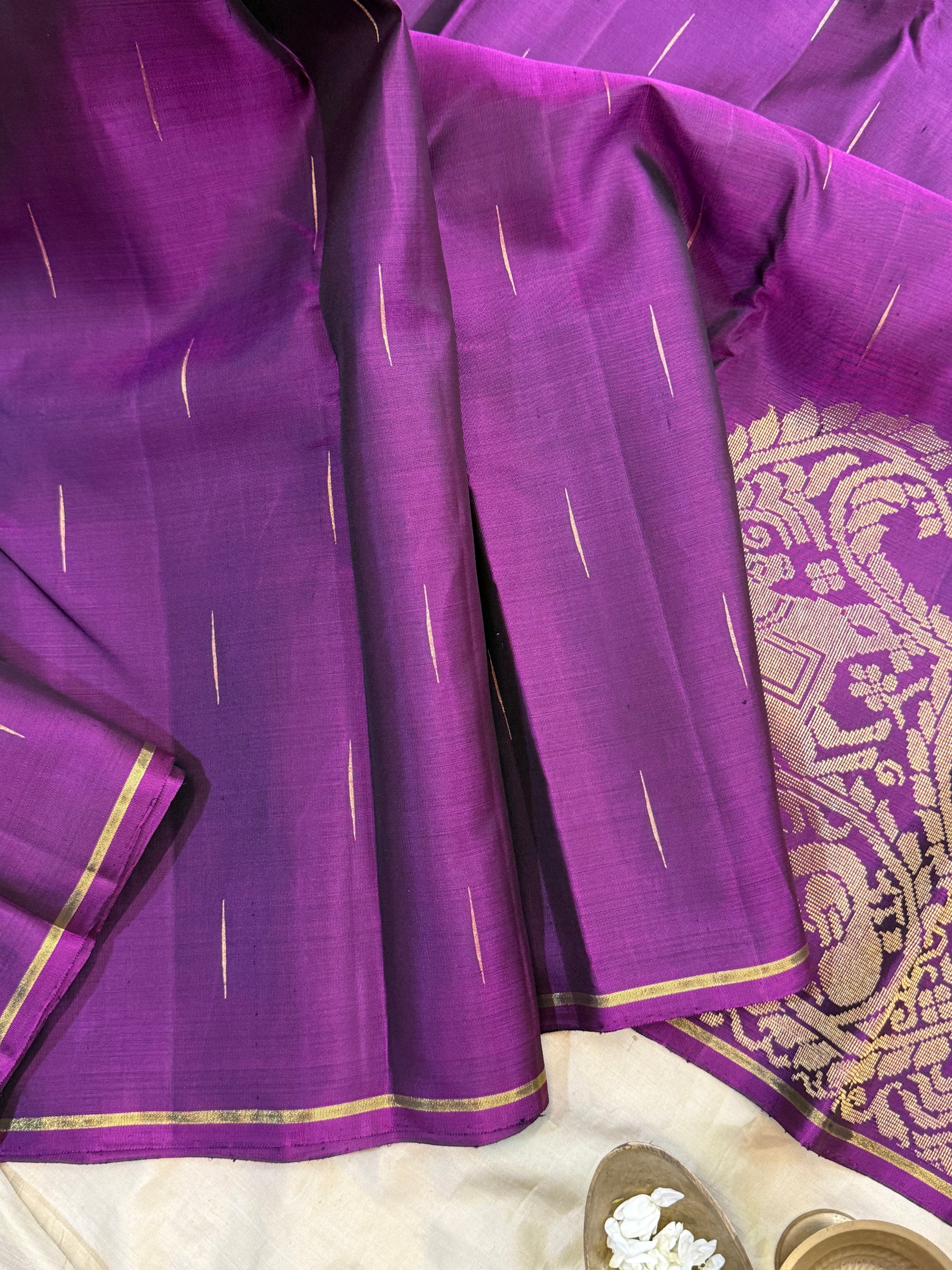 Vadamalli malli moggu corner butta / Kanjipuram silk