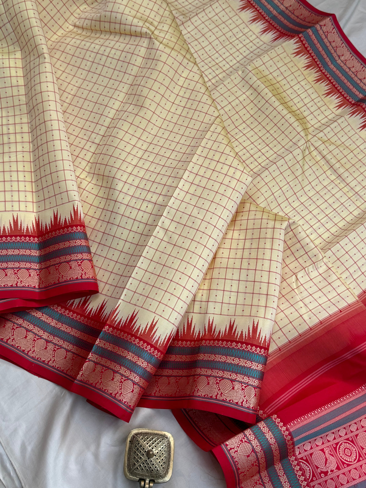 Offwhite and red kattam butta / Special edition kanjipuram silk