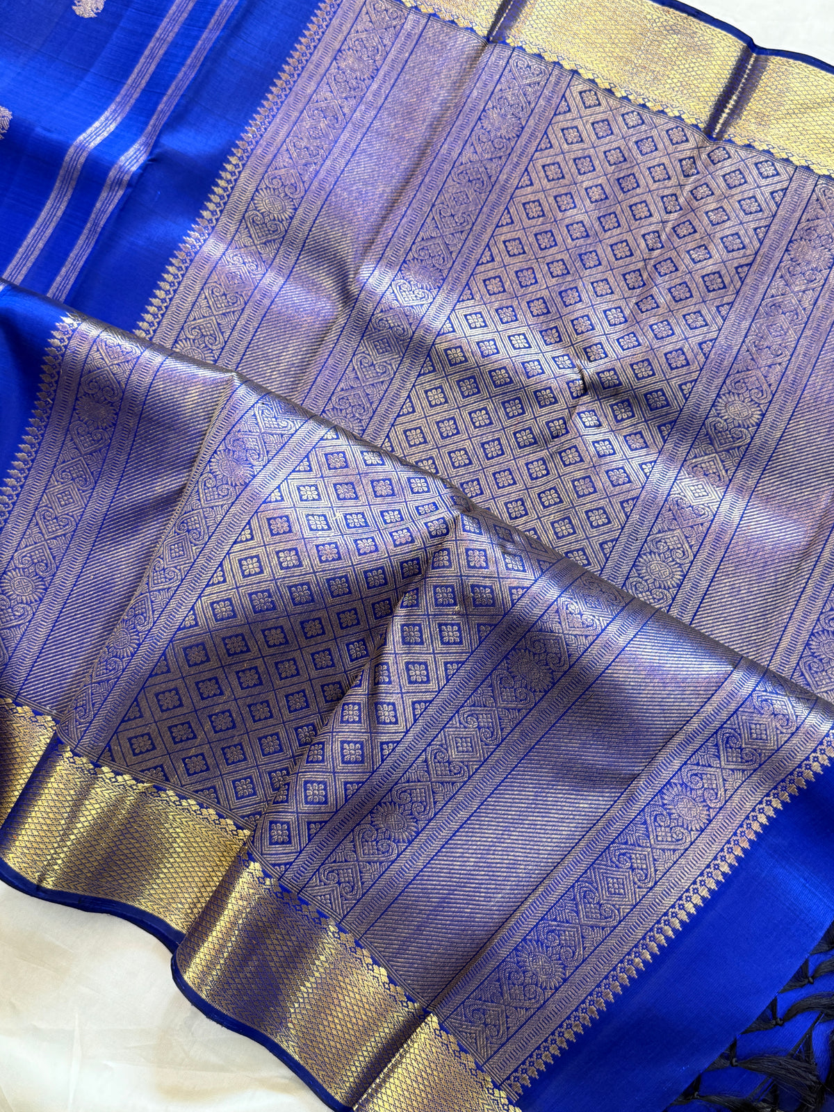 Blue - Day 3 Navarthri colour pure Zari Kanjipuram silk / getti border and Butta clsa 11748