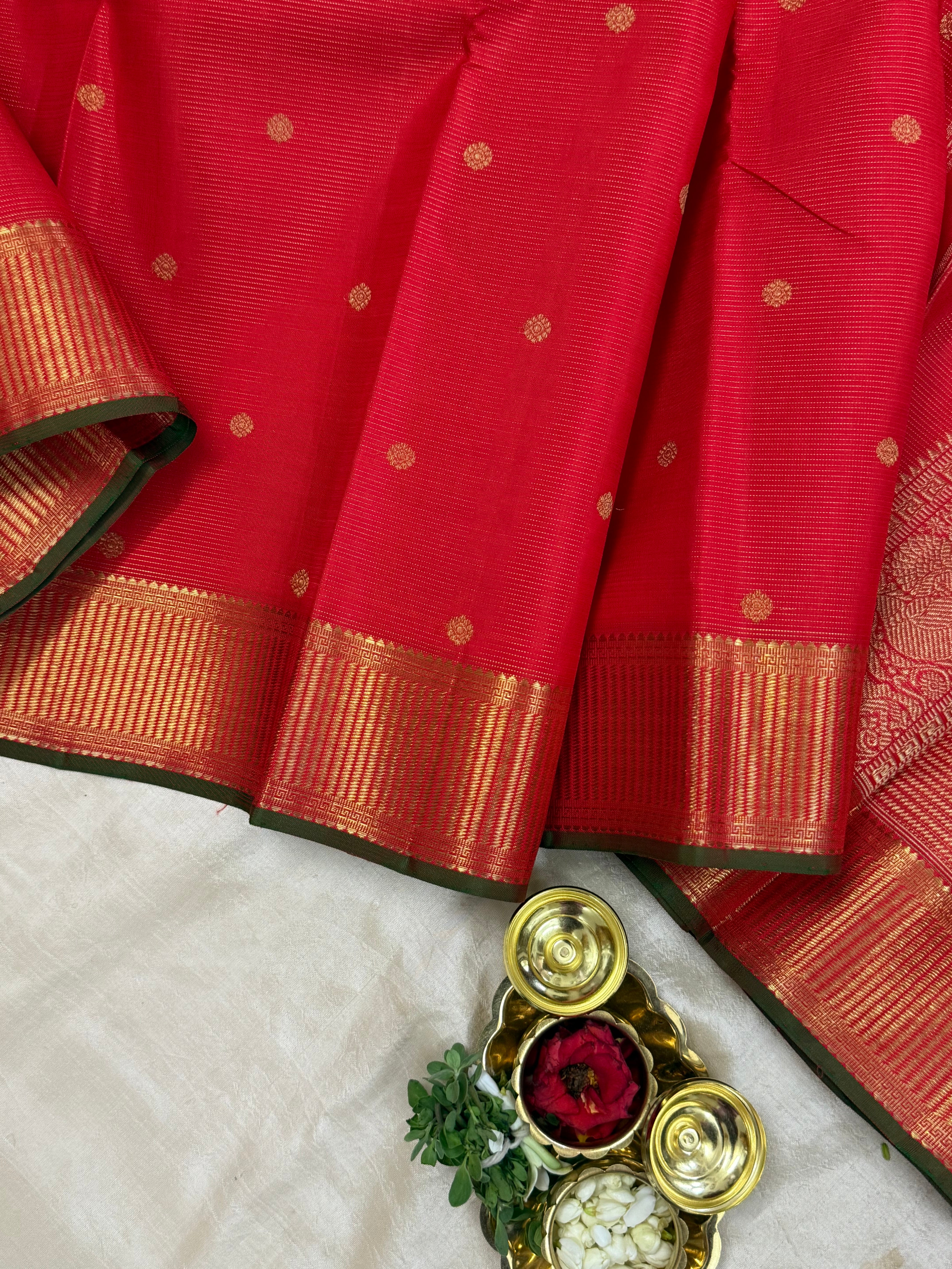 Chilli red vairaoosi and body butta / Kanjipuram silk